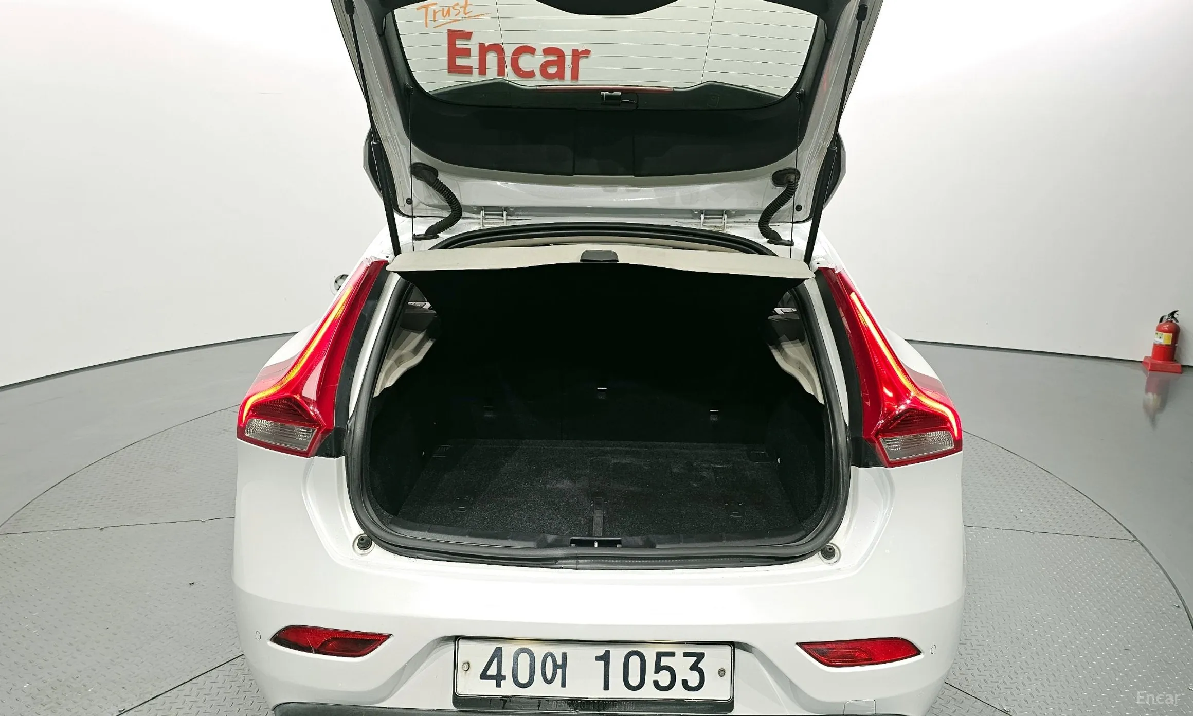 Volvo V40 превью 20