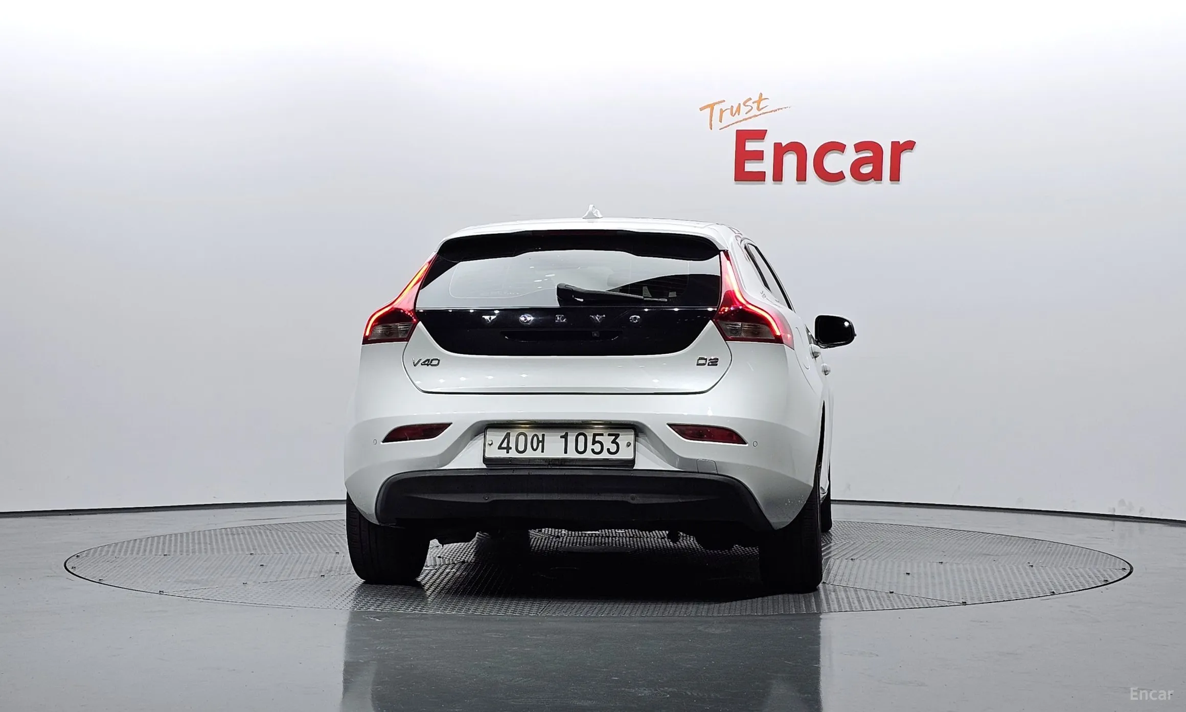 Volvo V40 превью 4