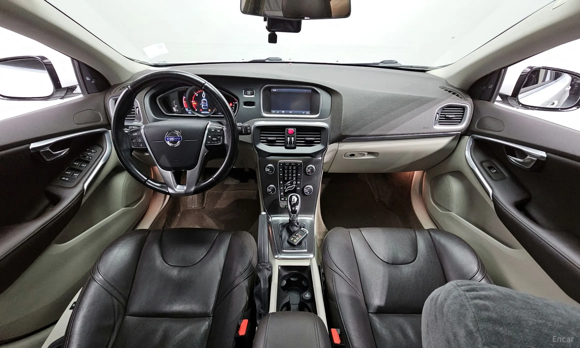 Volvo V40 превью 7
