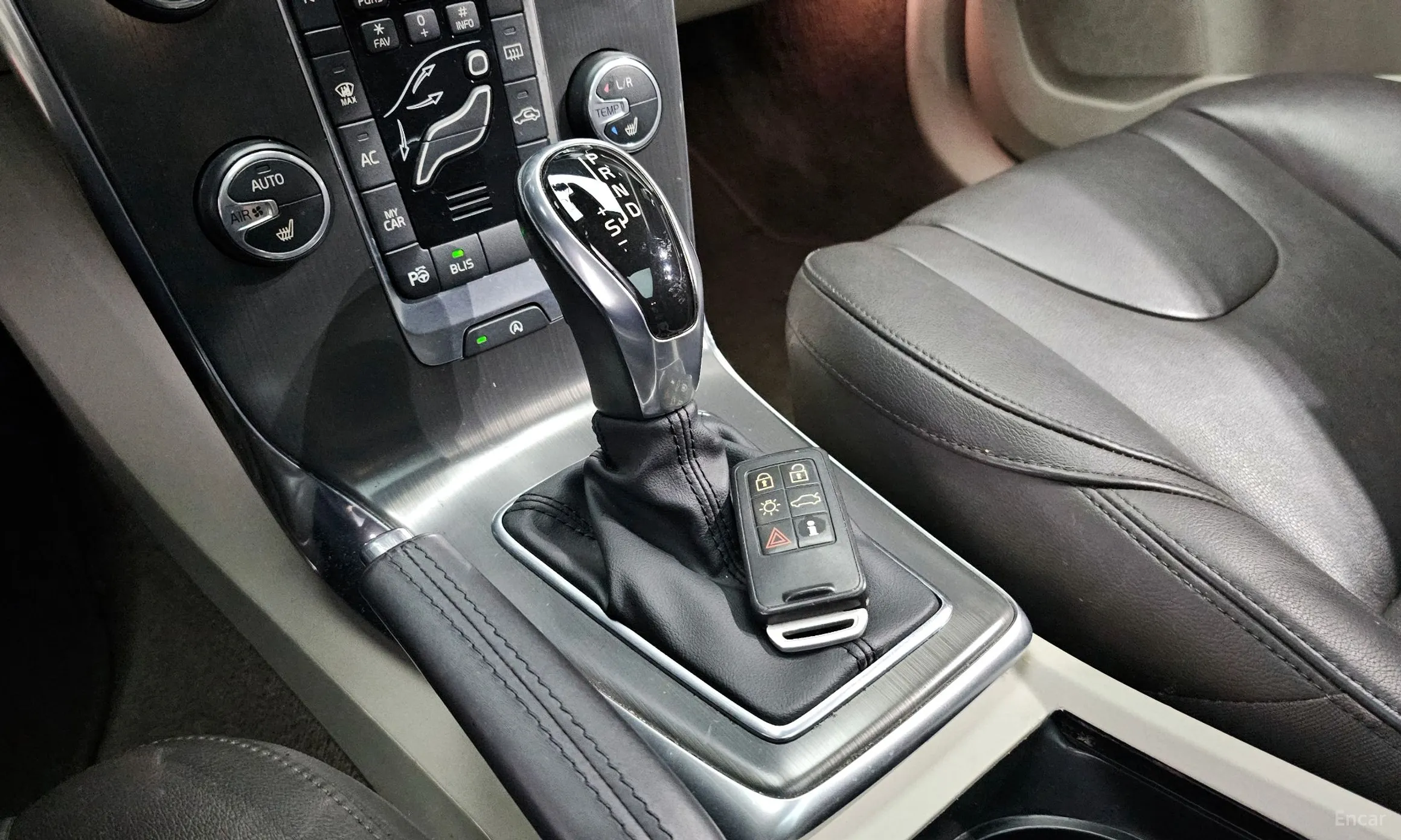 Volvo V40 превью 9
