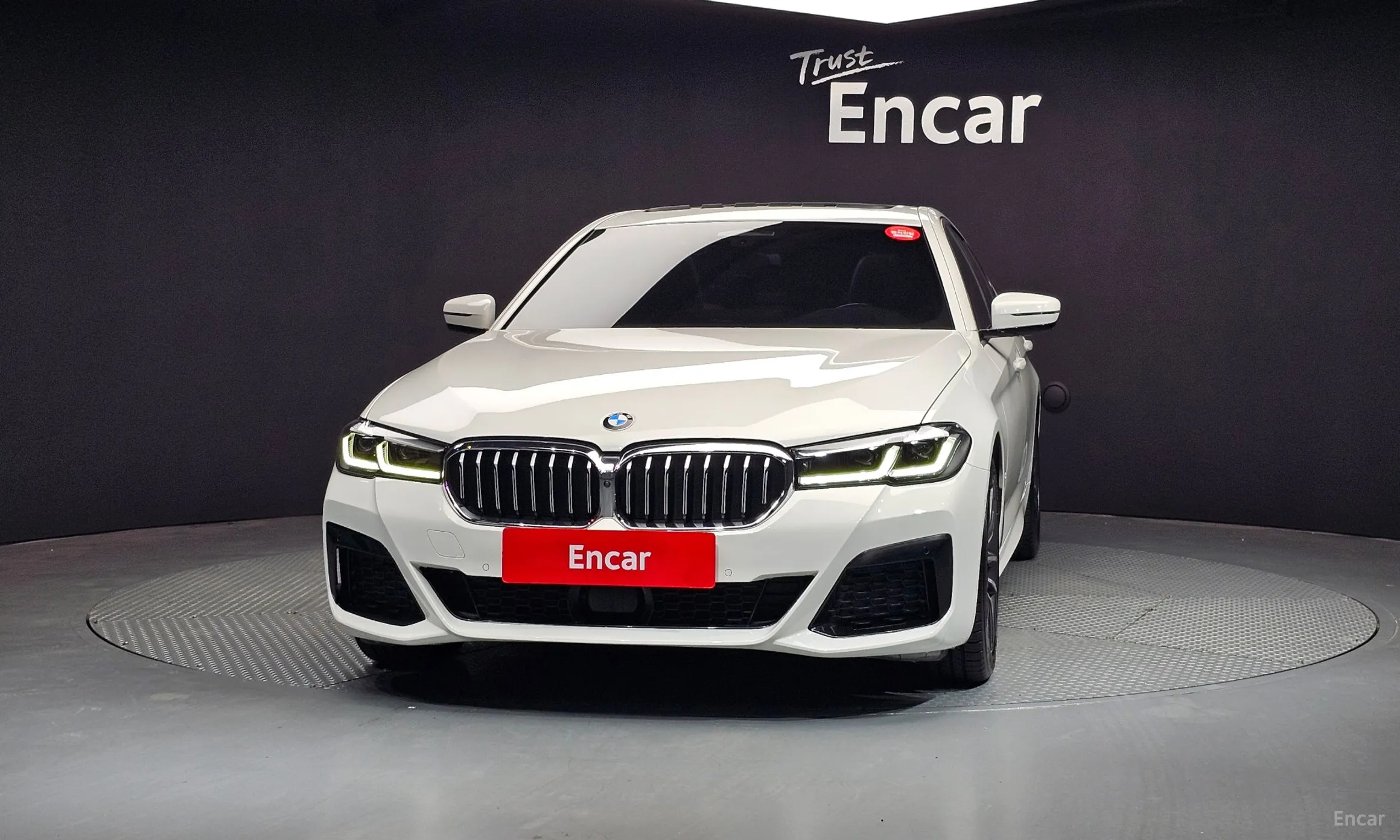 BMW 5 Series (G30) превью 2