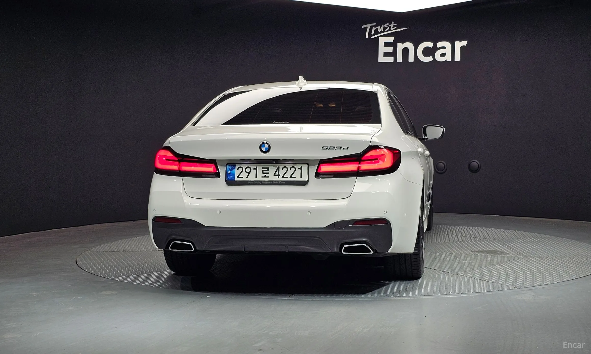 BMW 5 Series (G30) превью 3