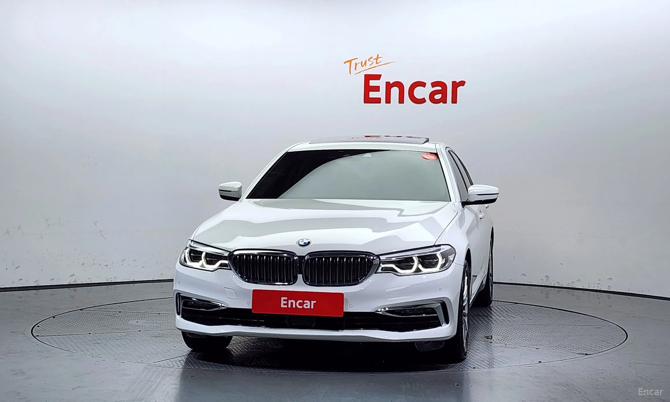 BMW 5 Series (G30) превью 2