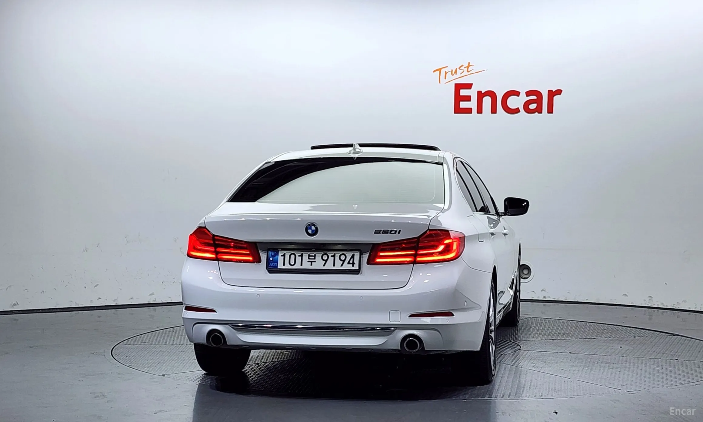 BMW 5 Series (G30) превью 3