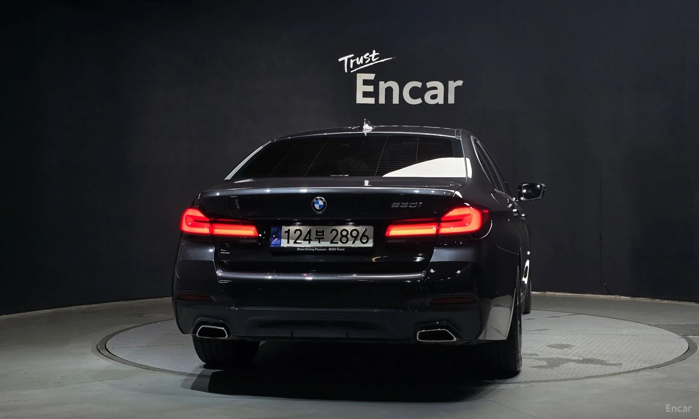 BMW 5 Series (G30) превью 3