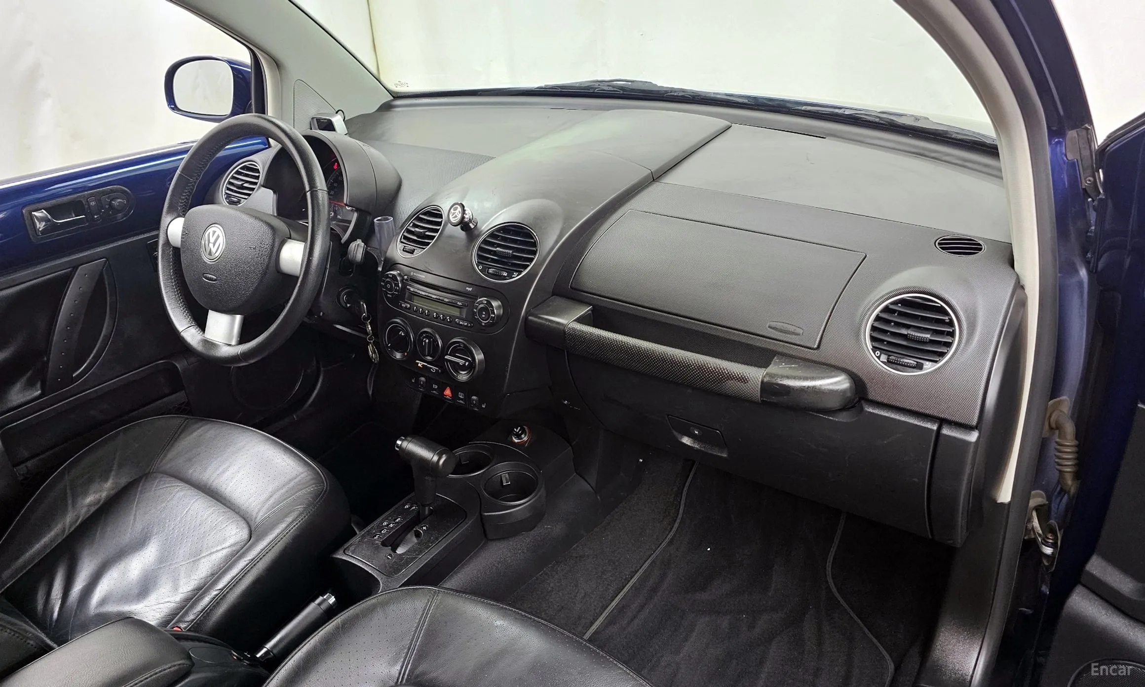 Volkswagen New Beetle превью 4