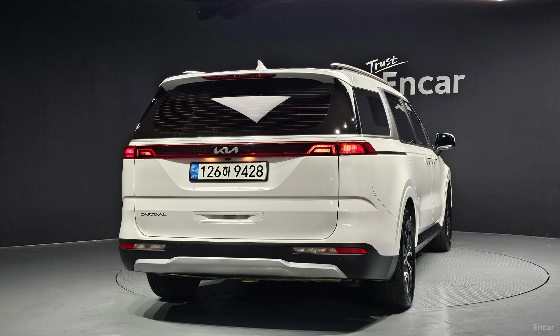 Kia Carnival Gen 4 превью 3