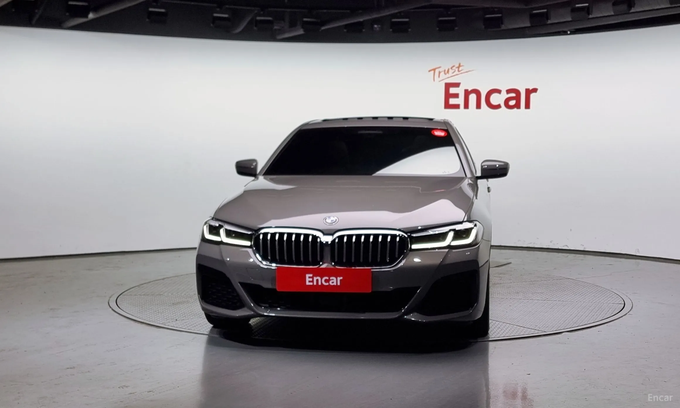 BMW 5 Series (G30) превью 2