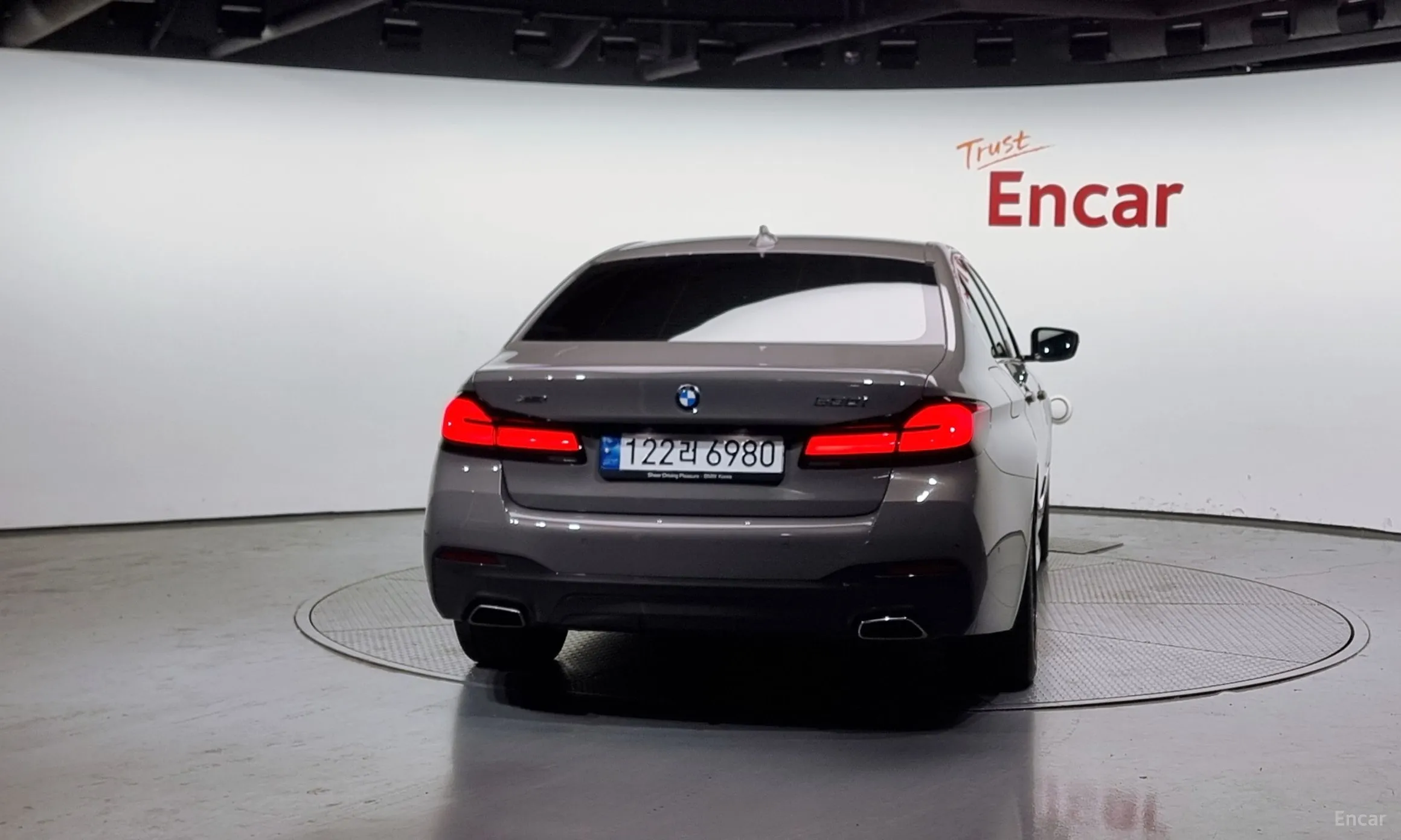 BMW 5 Series (G30) превью 3