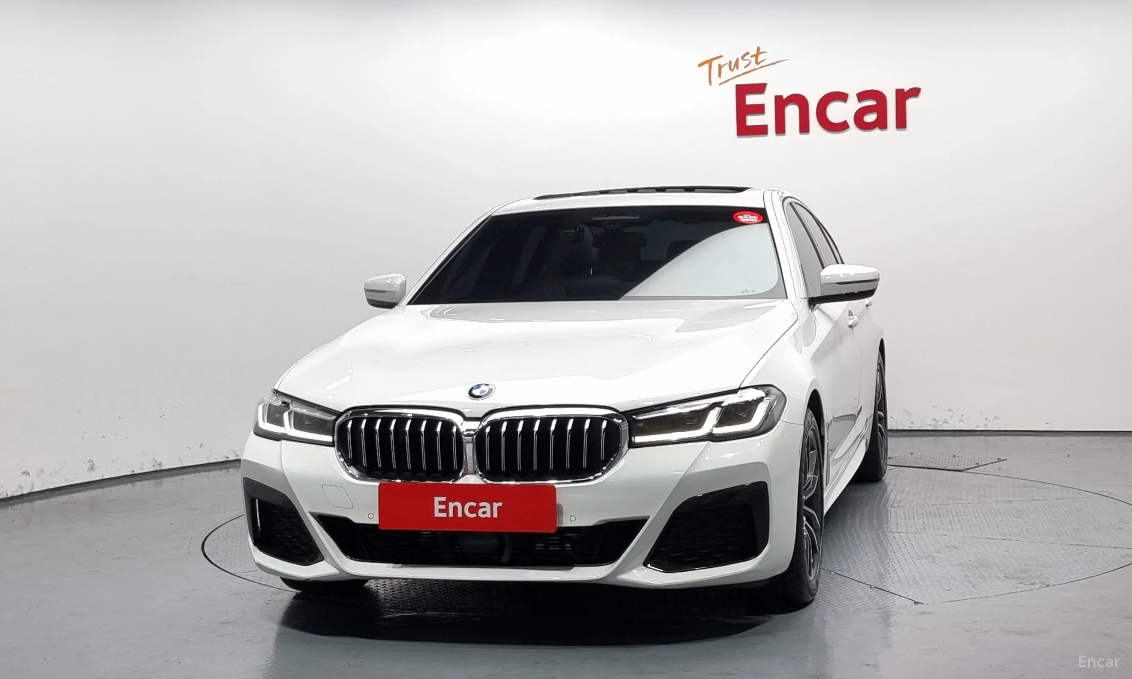 BMW 5 Series (G30) превью 2