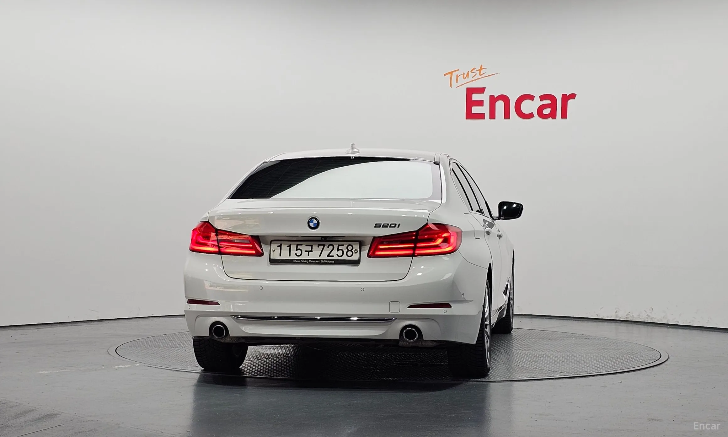BMW 5 Series (G30) превью 3