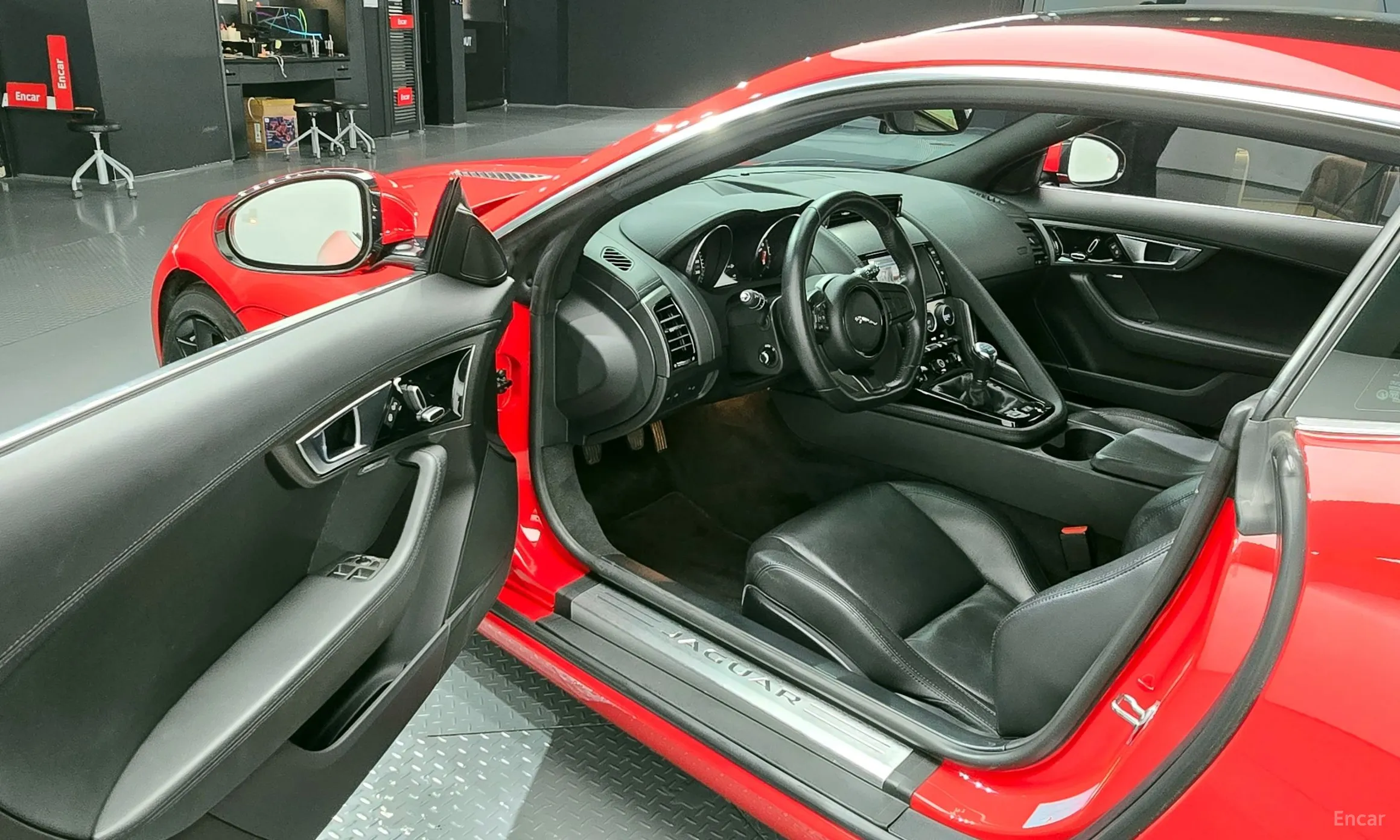 Jaguar F-TYPE превью 10