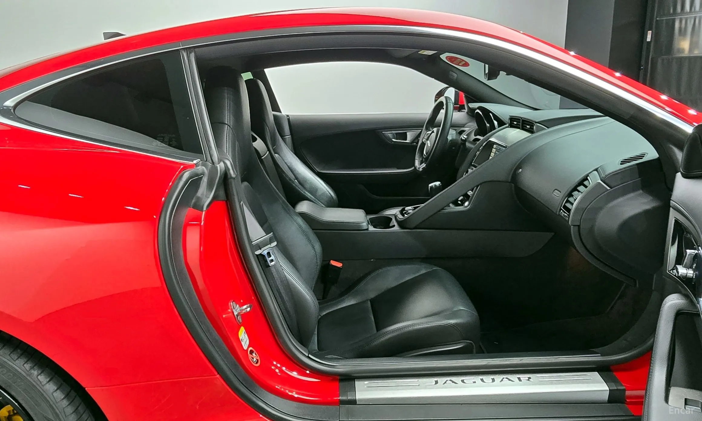 Jaguar F-TYPE превью 11