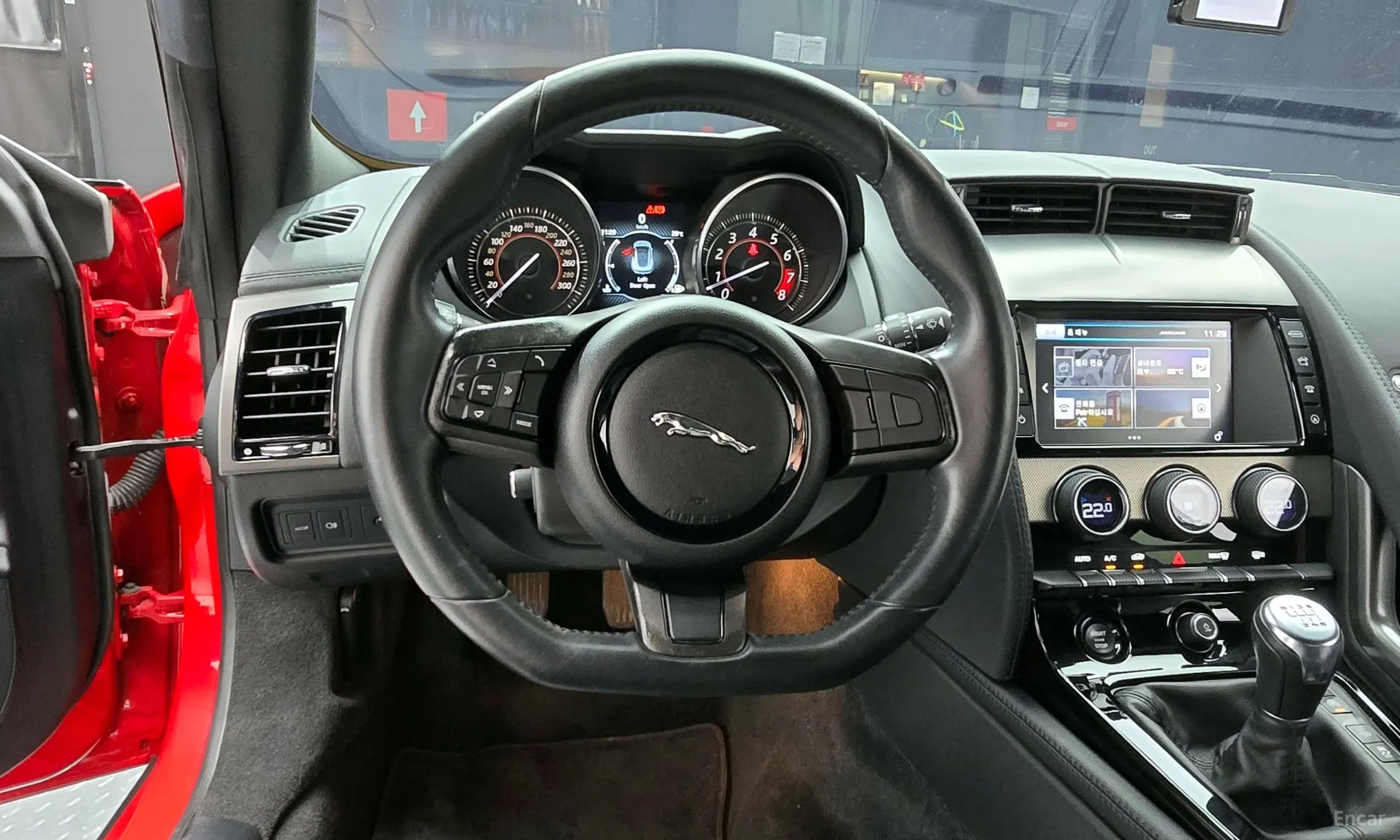 Jaguar F-TYPE превью 12