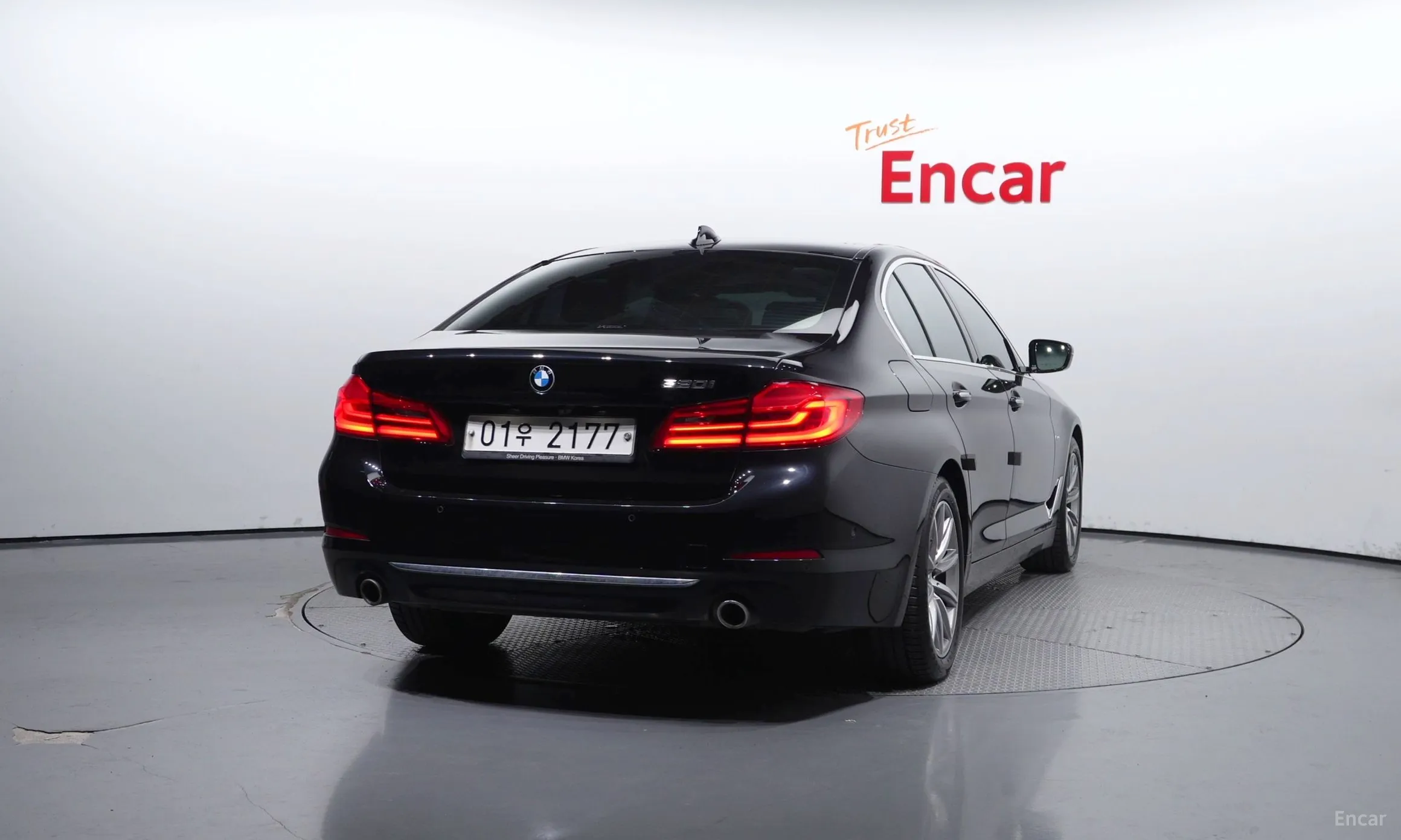 BMW 5 Series (G30) превью 3