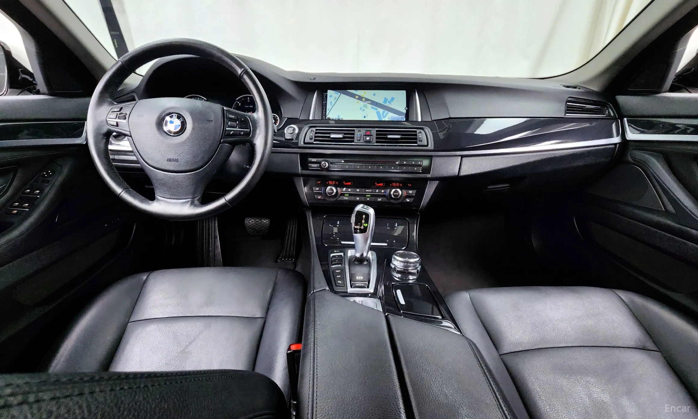 BMW 5 Series (F10) превью 4
