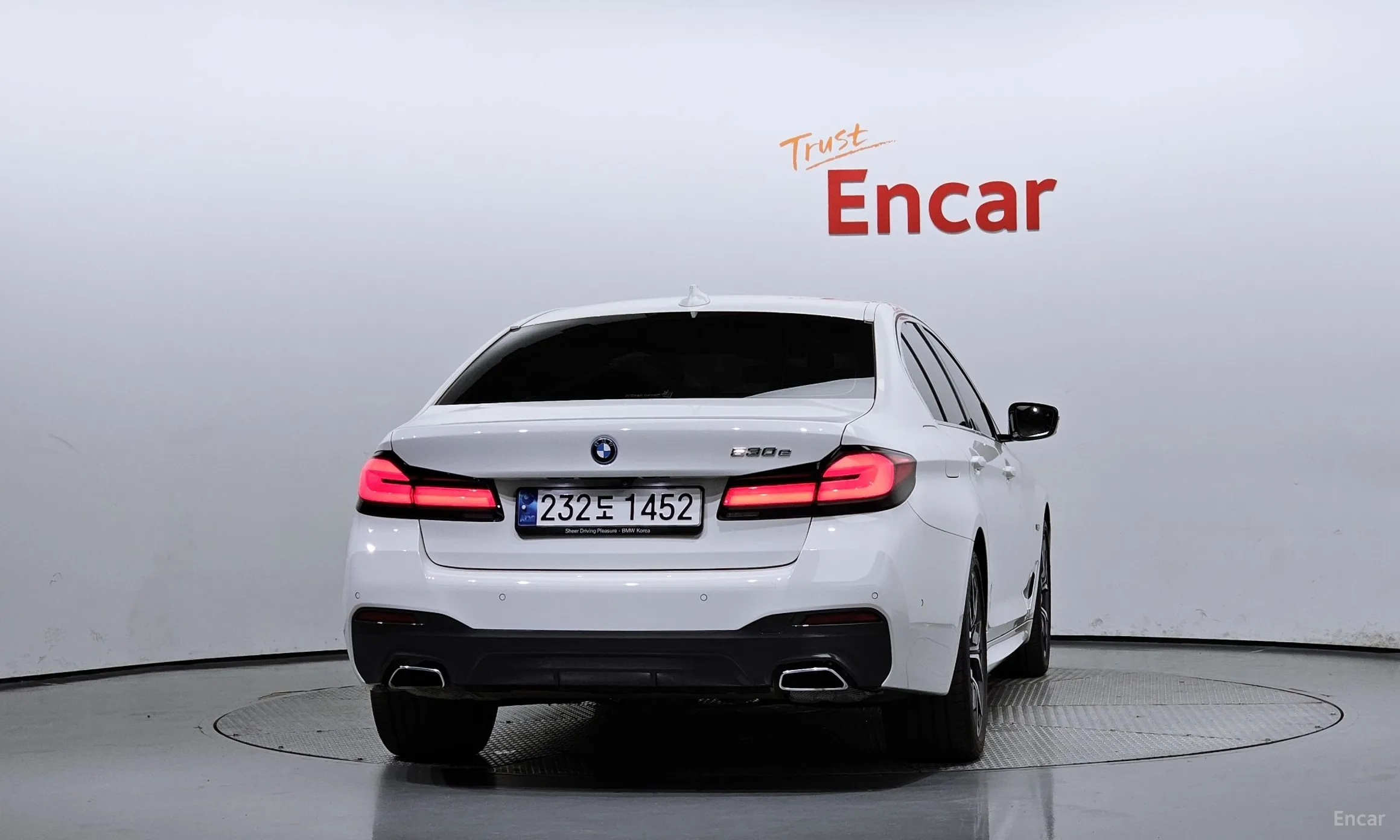 BMW 5 Series (G30) превью 3