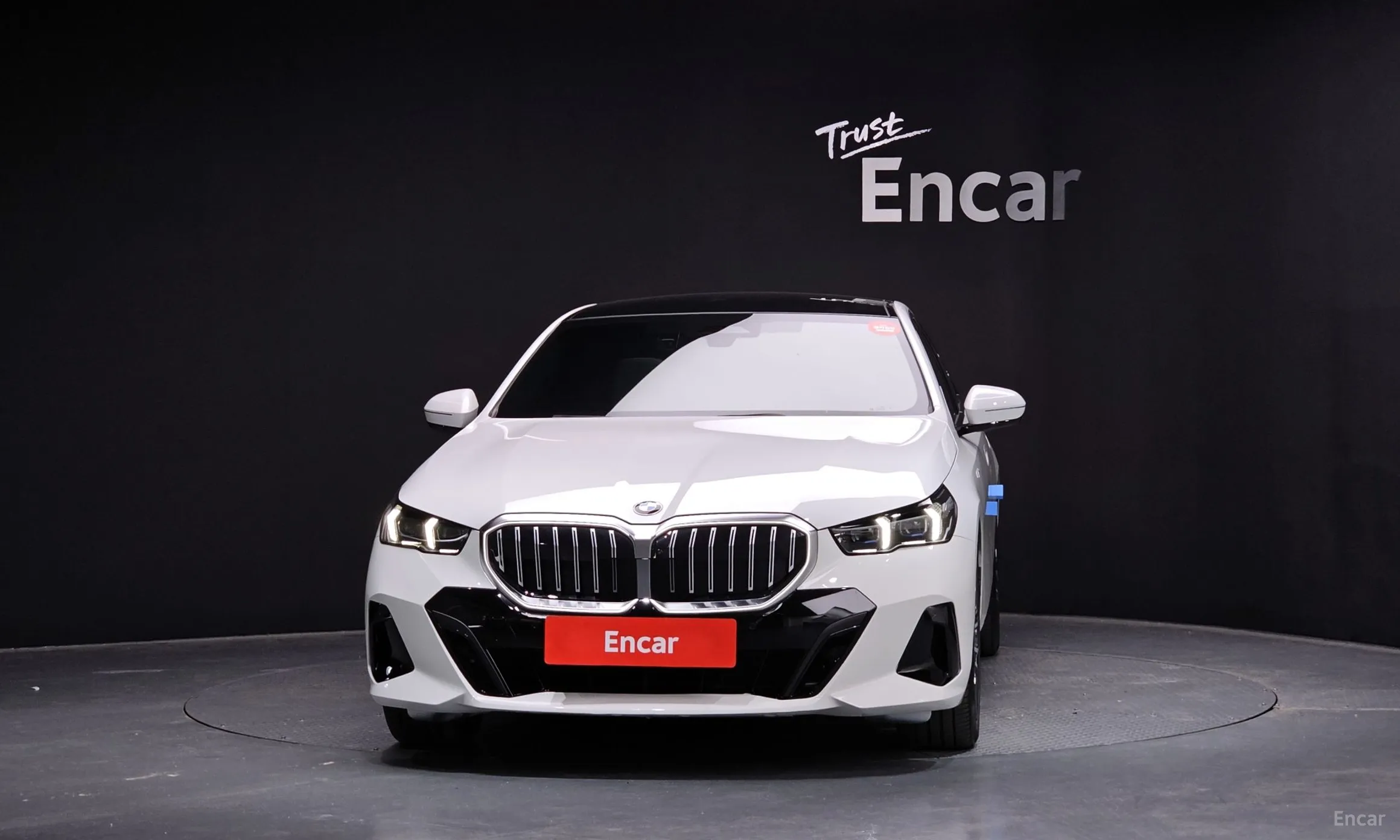 BMW 5 Series (G60) превью 2