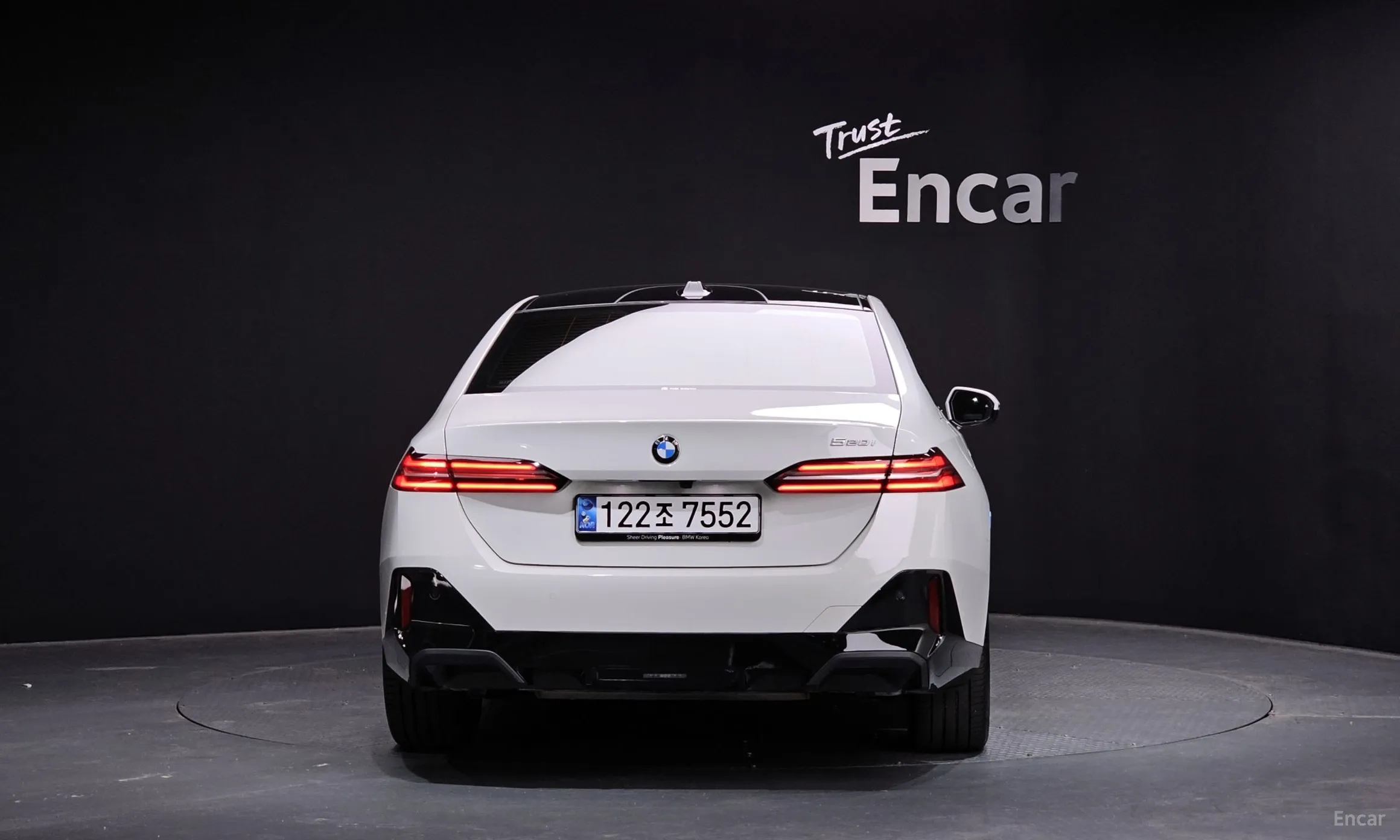 BMW 5 Series (G60) превью 3