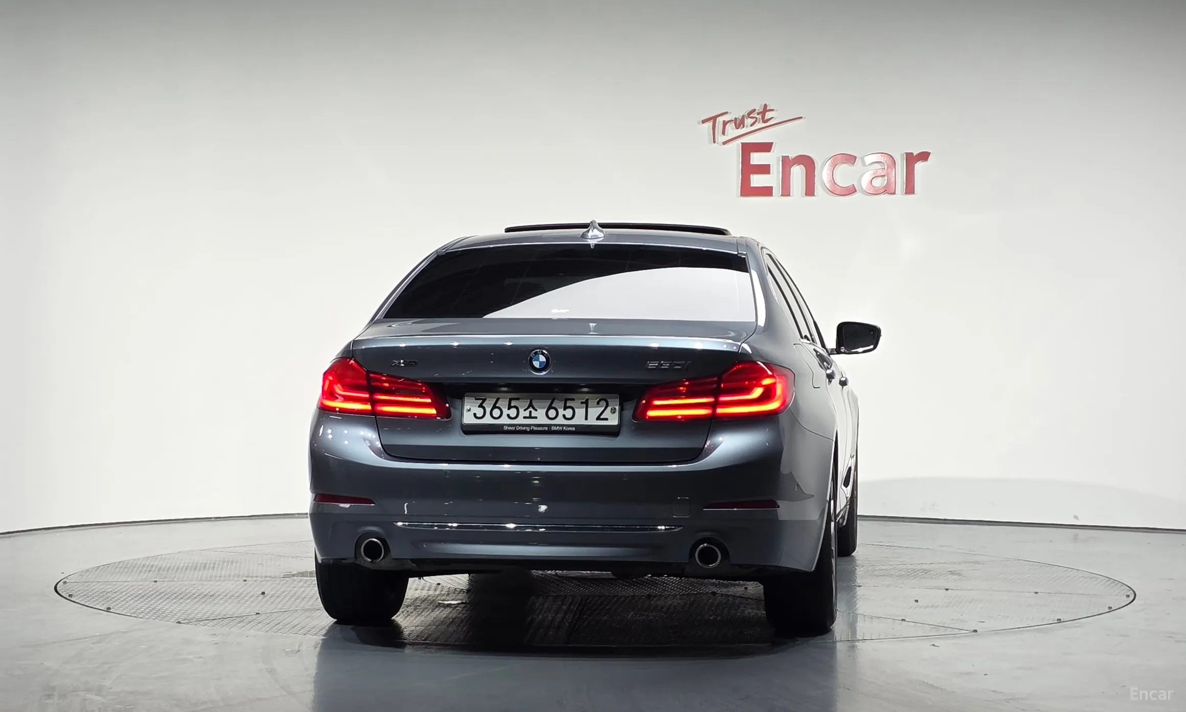 BMW 5 Series (G30) превью 3