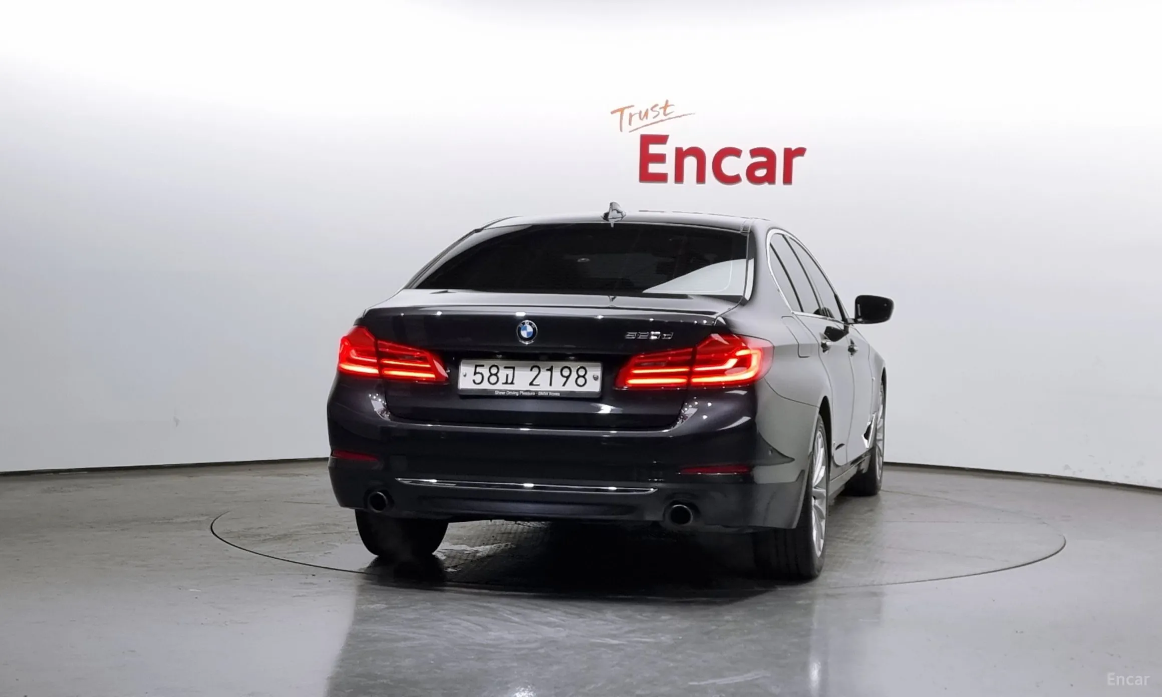 BMW 5 Series (G30) превью 3