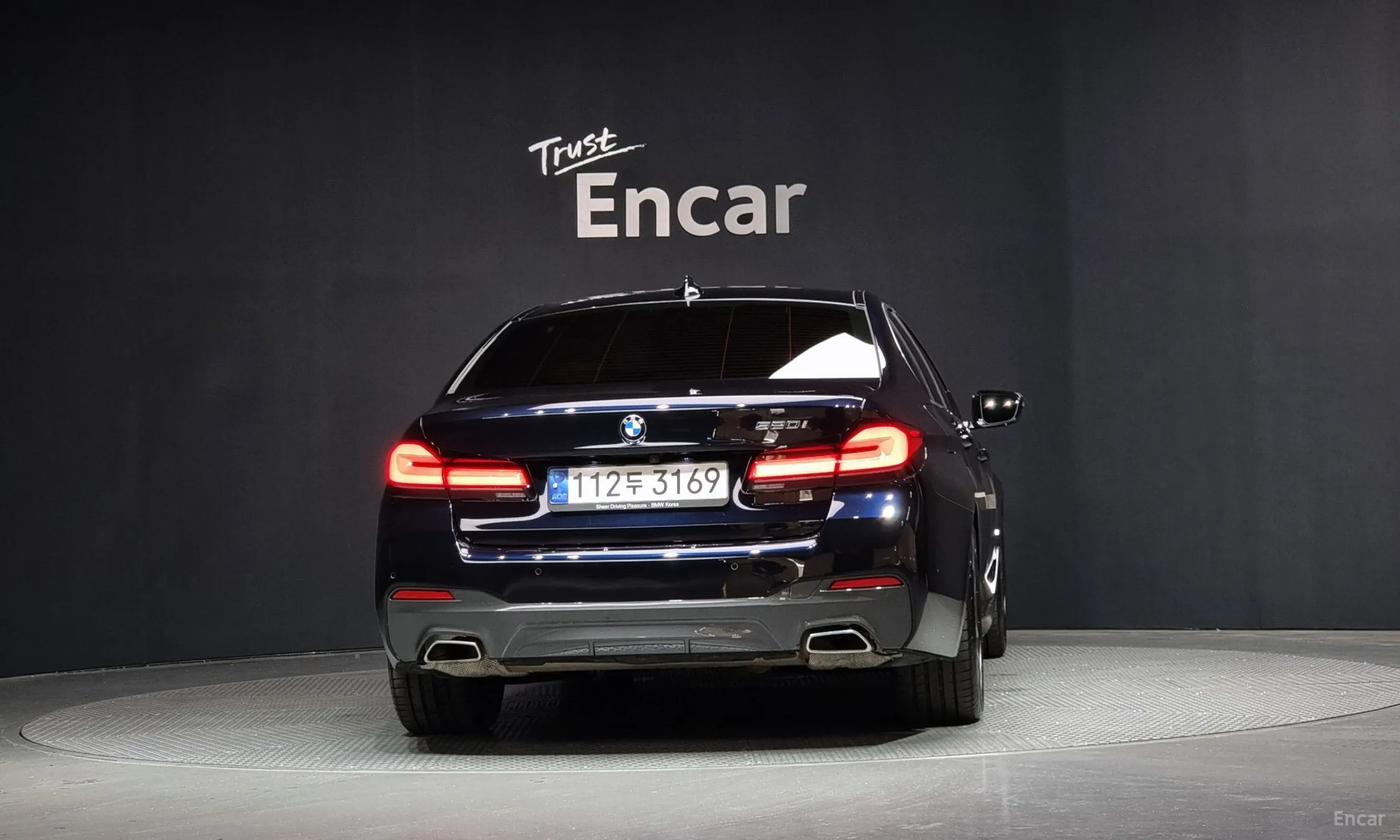 BMW 5 Series (G30) превью 3
