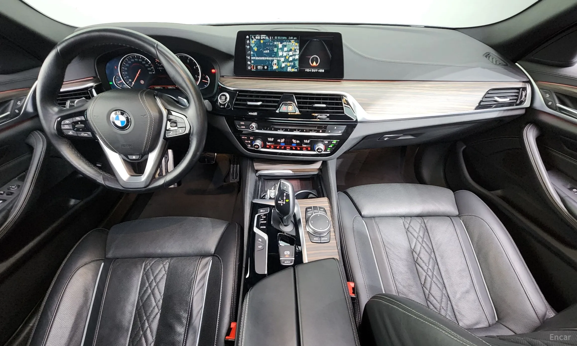 BMW 5 Series (G30) превью 4