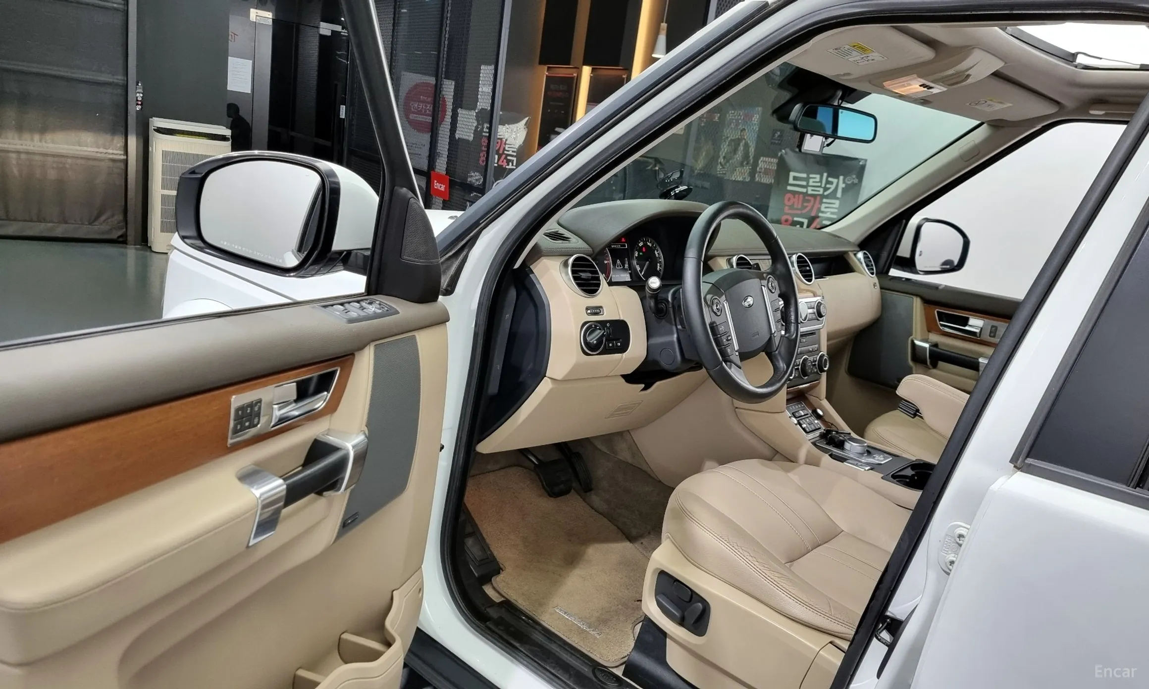 Land Rover Discovery 4 превью 10