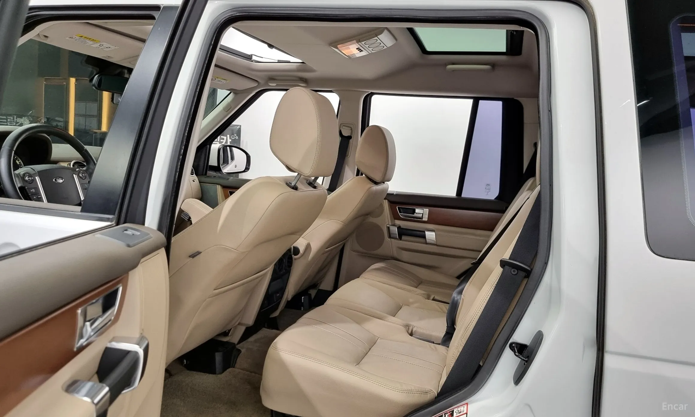 Land Rover Discovery 4 превью 11