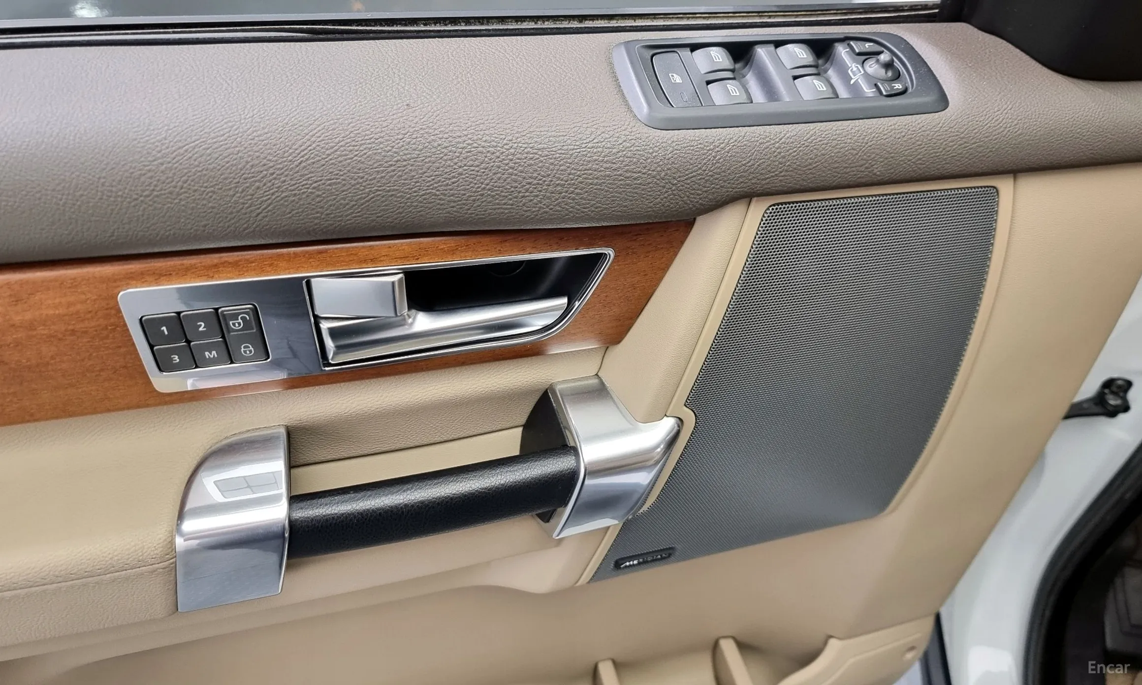 Land Rover Discovery 4 превью 14