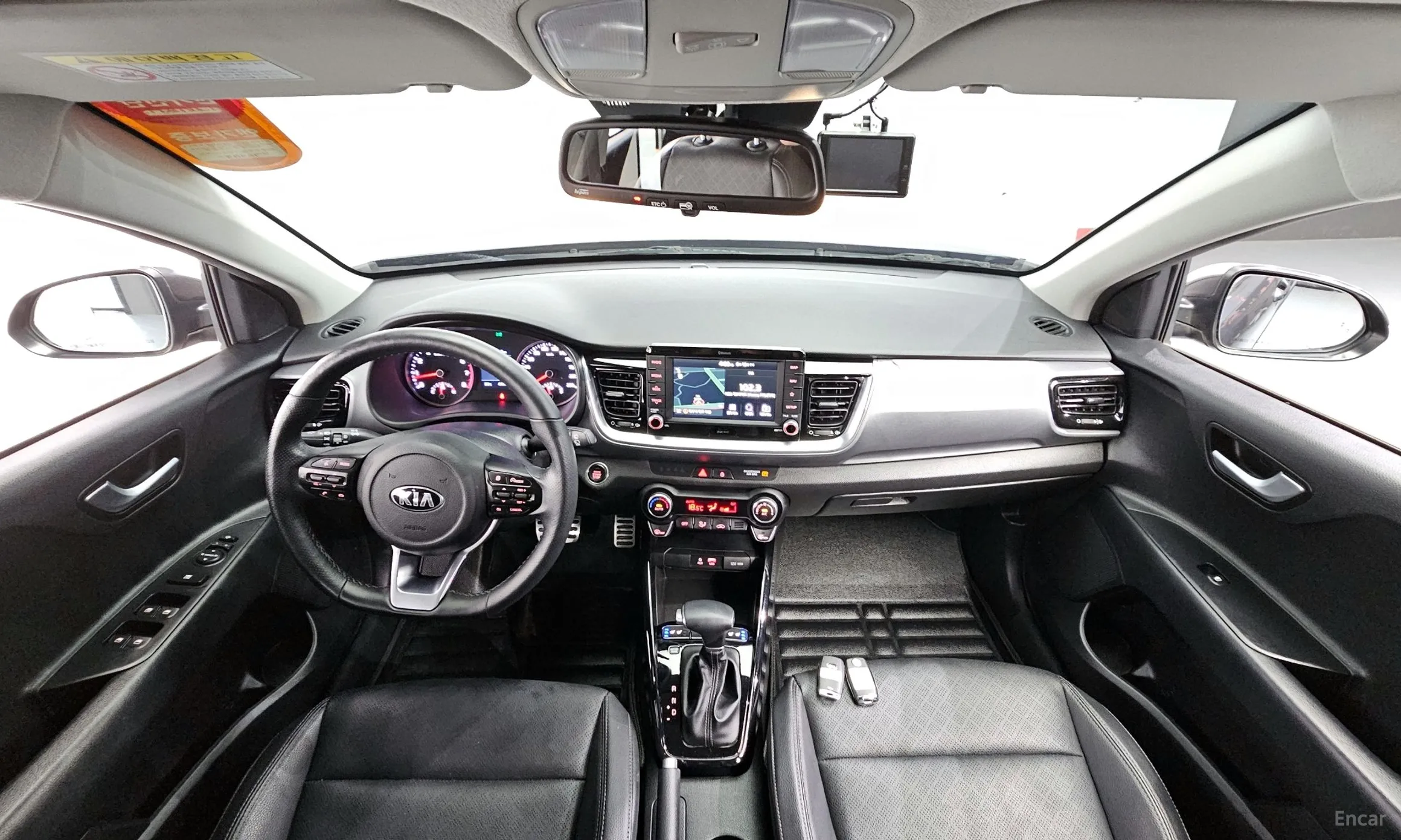 Kia Stonic превью 4