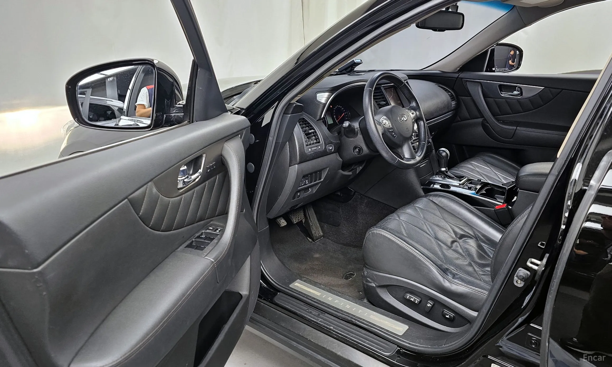 Infiniti FX35 превью 10