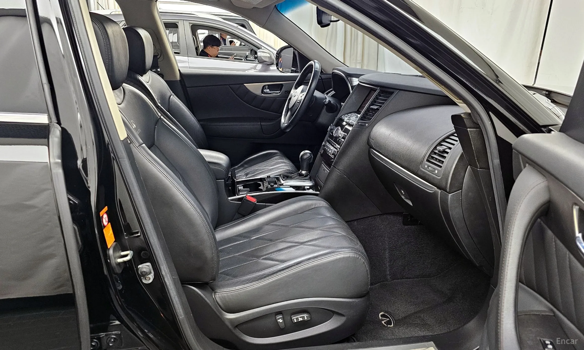 Infiniti FX35 превью 11