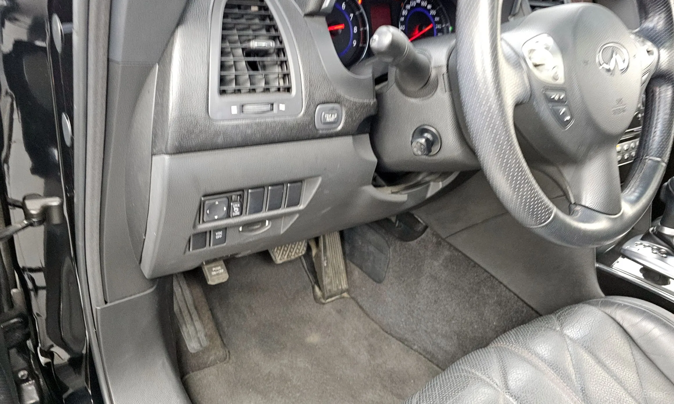 Infiniti FX35 превью 18