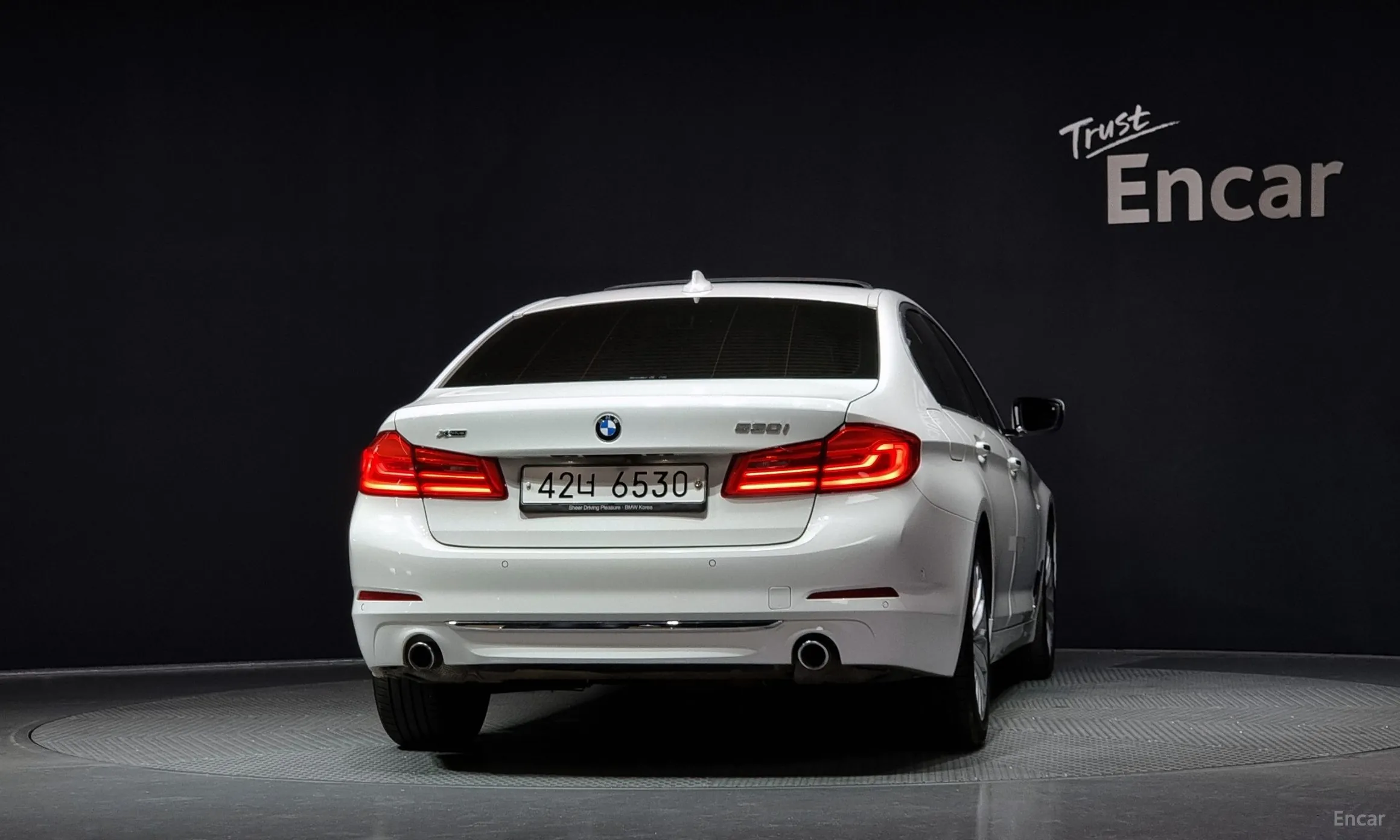 BMW 5 Series (G30) превью 3