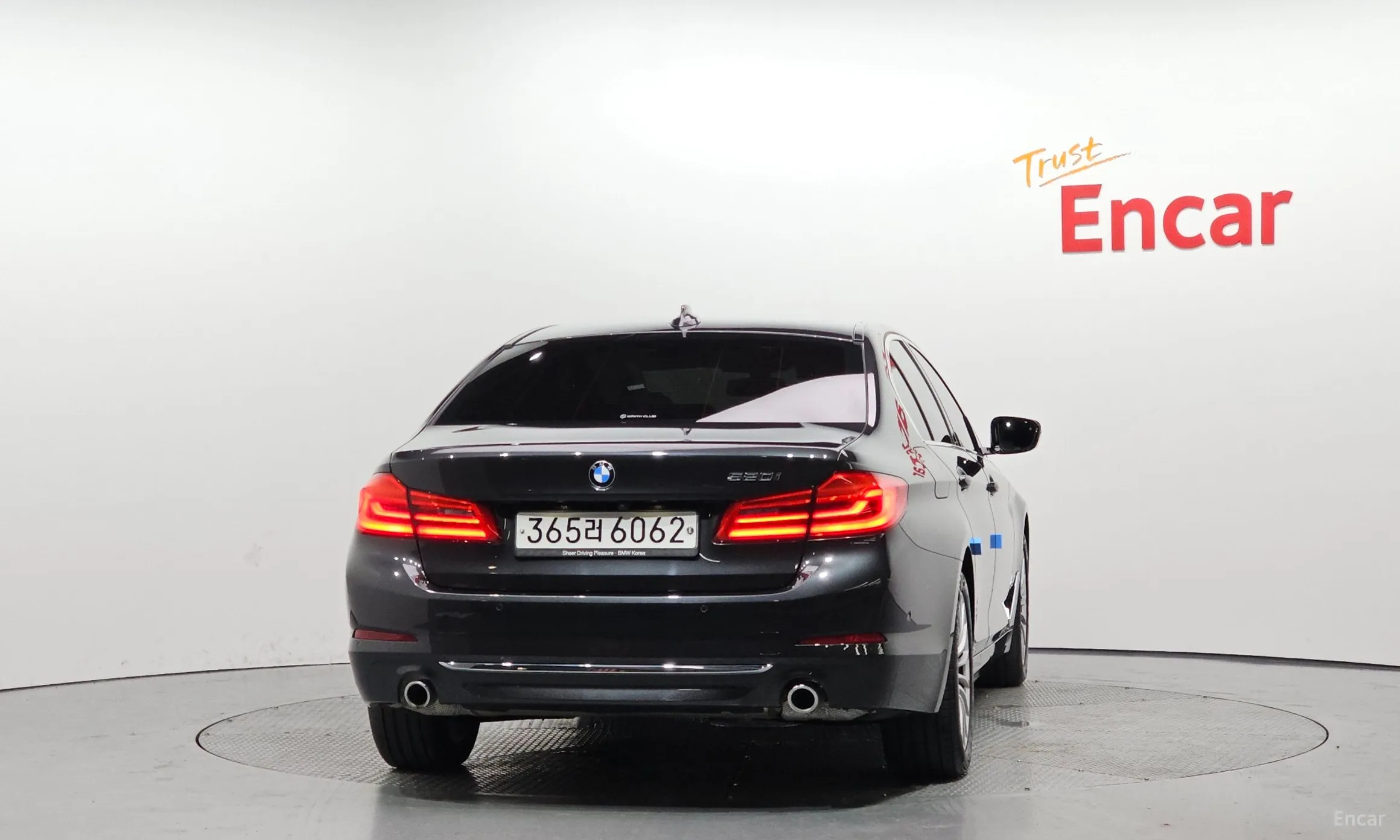 BMW 5 Series (G30) превью 3