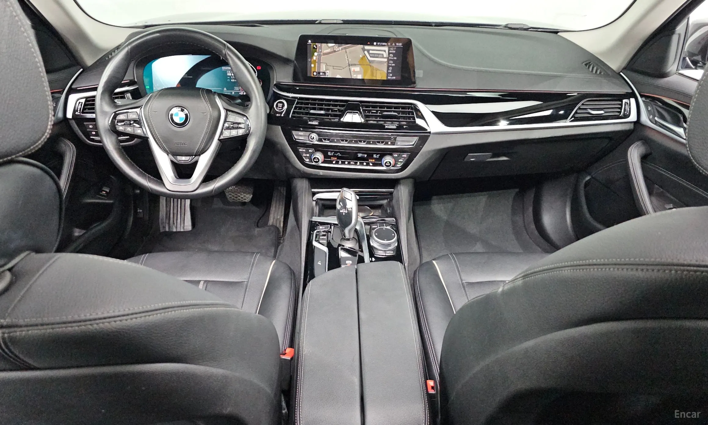 BMW 5 Series (G30) превью 4