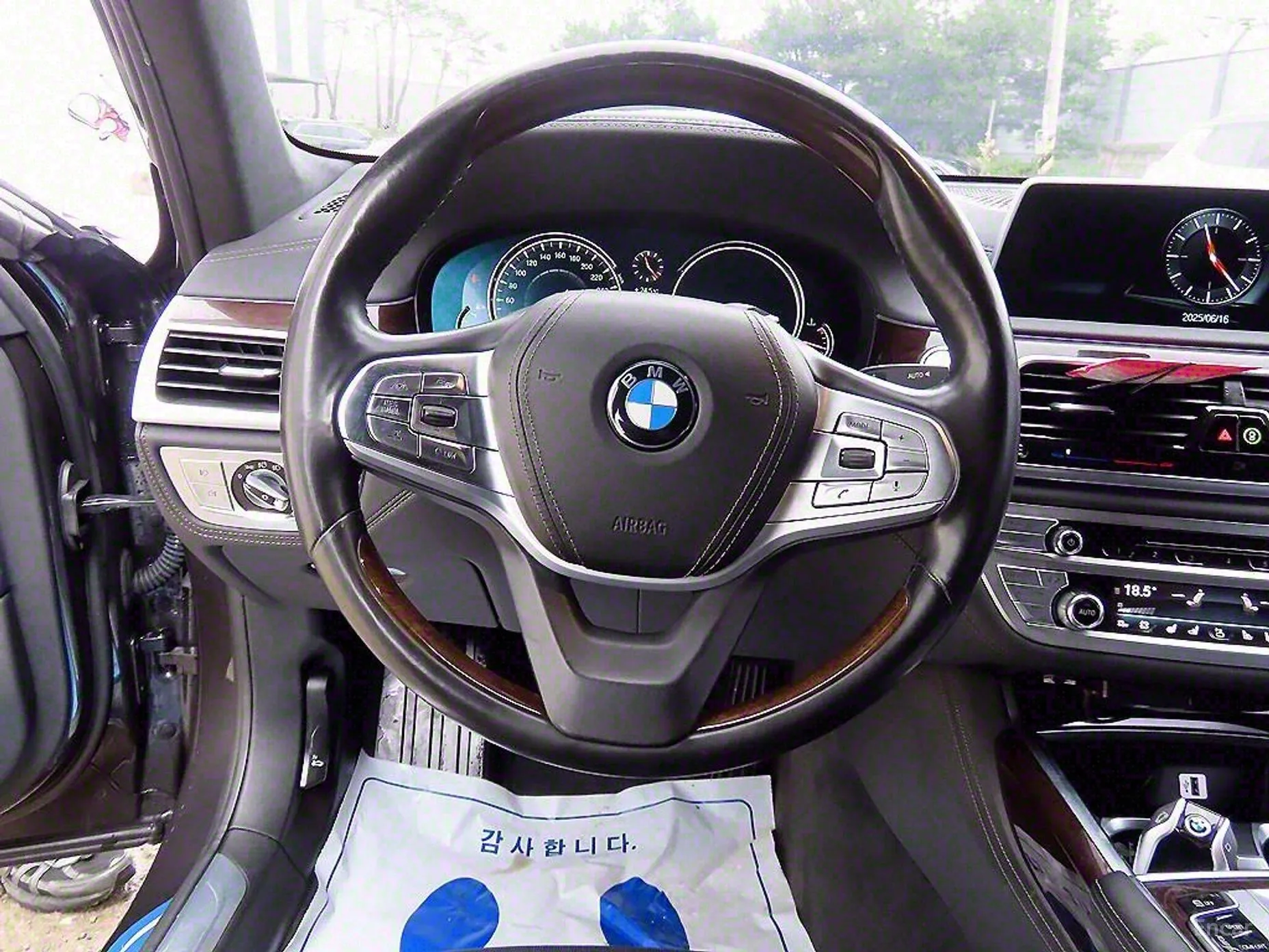 BMW 7 Series (G11) превью 4