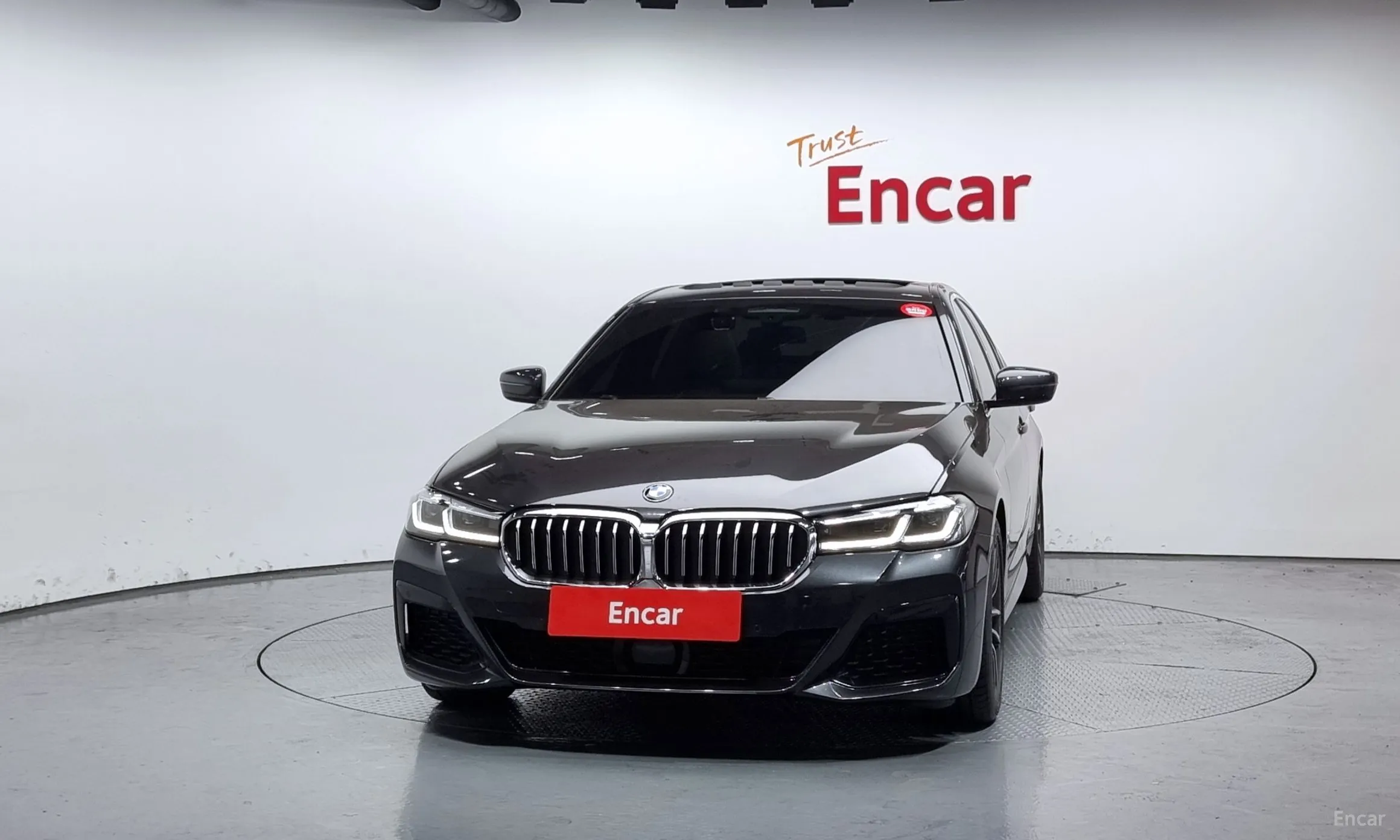 BMW 5 Series (G30) превью 2