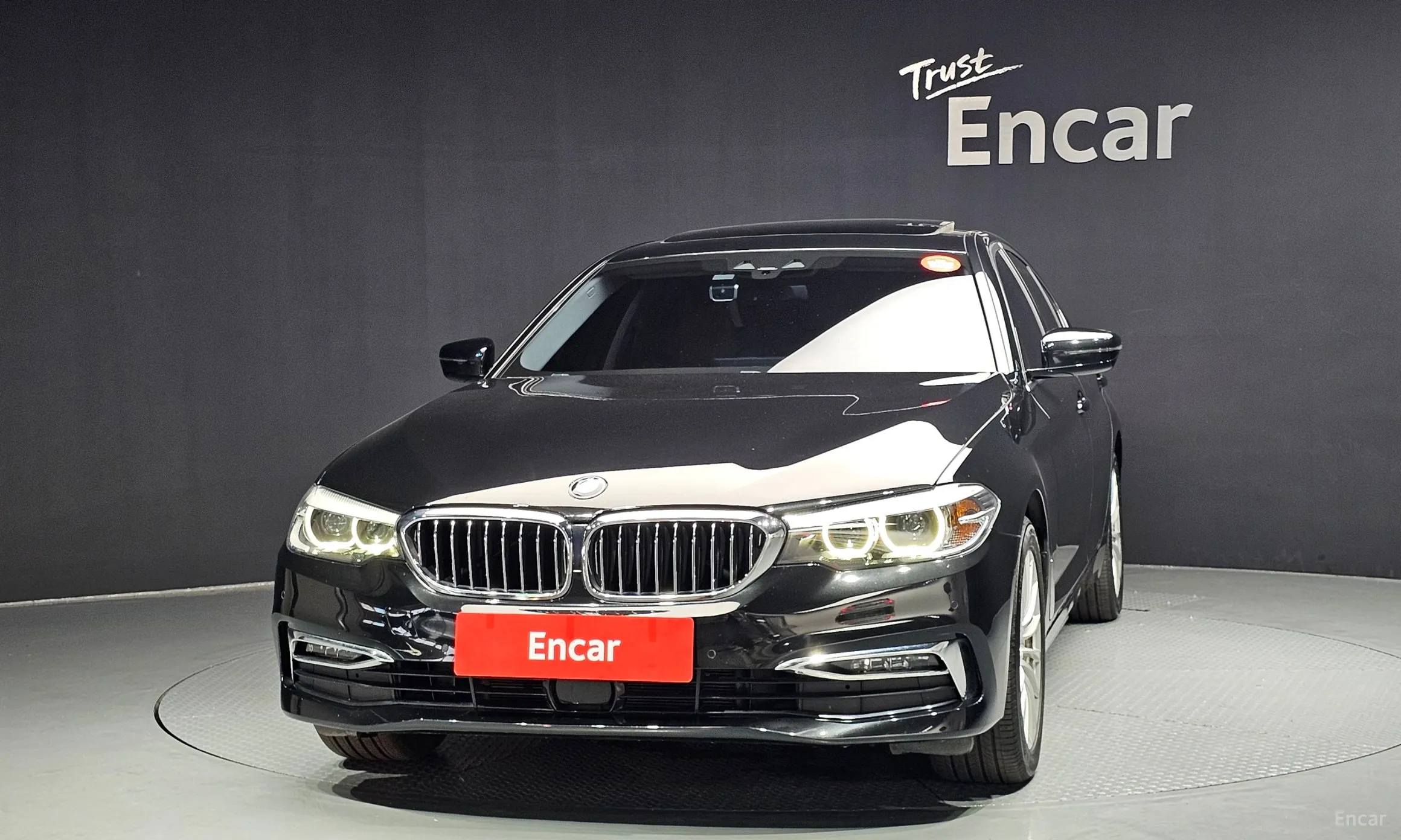 BMW 5 Series (G30) превью 2