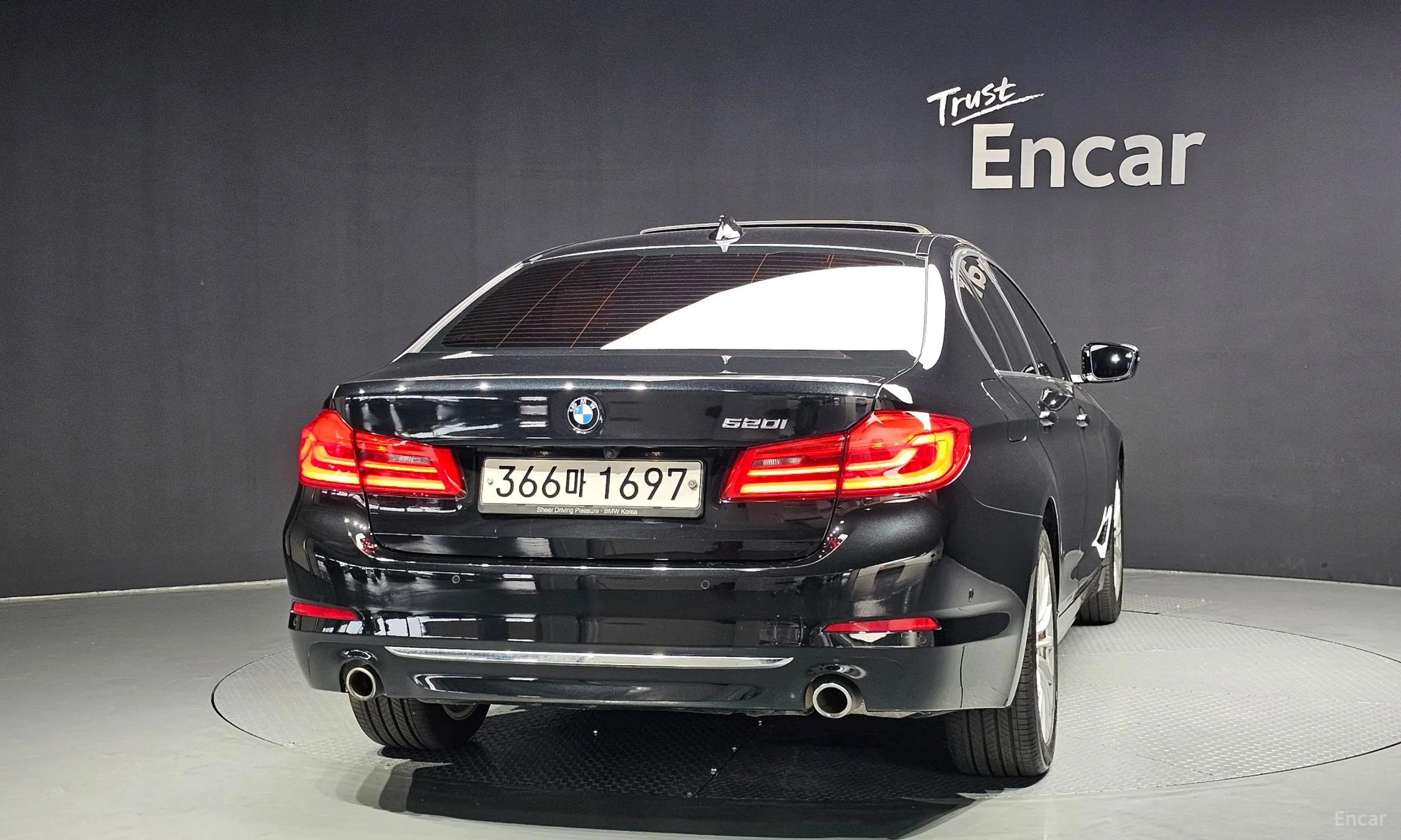 BMW 5 Series (G30) превью 3