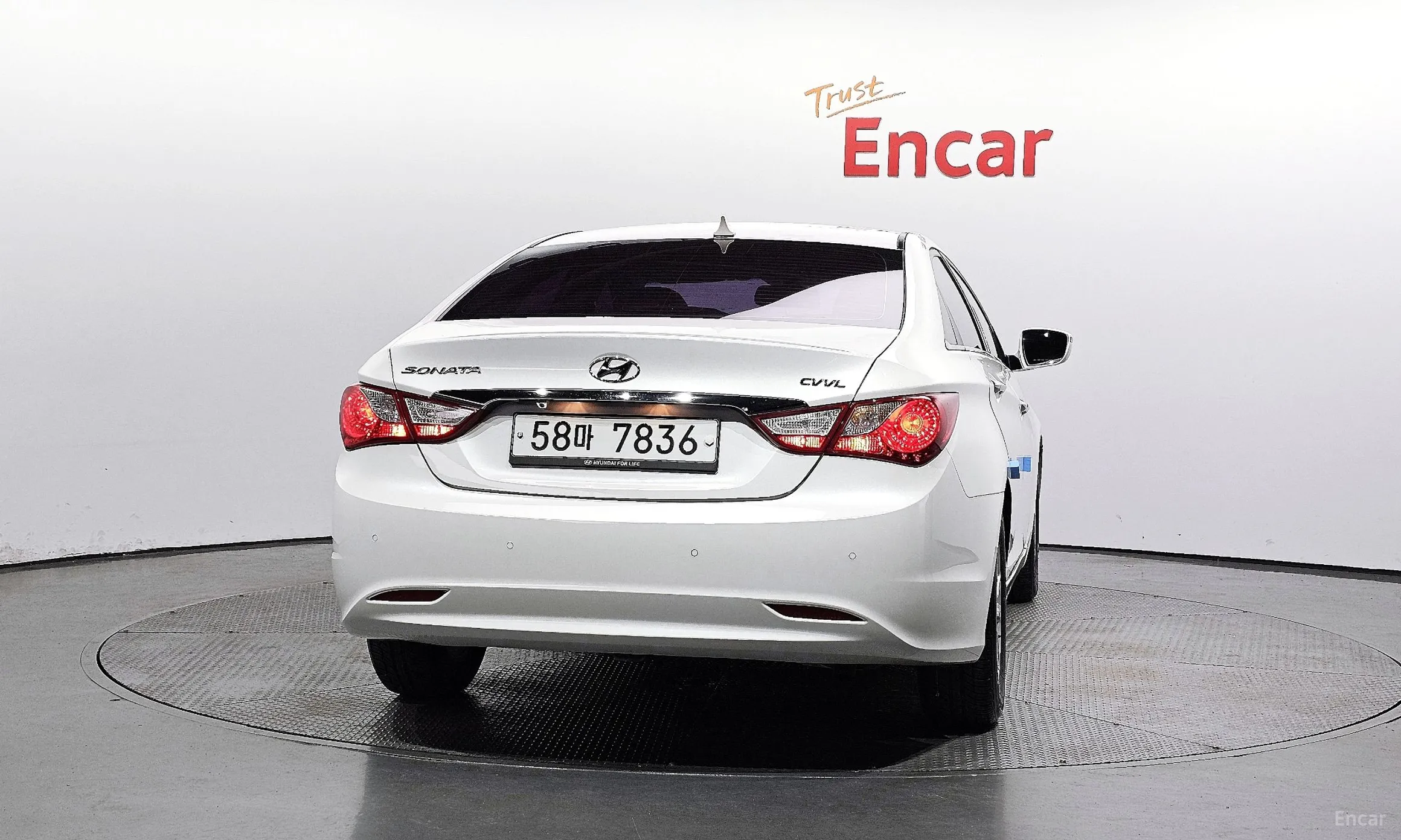 Hyundai YF Sonata превью 3