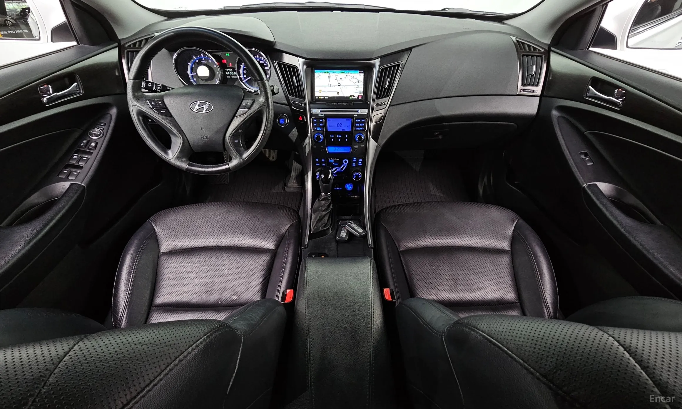 Hyundai YF Sonata превью 4