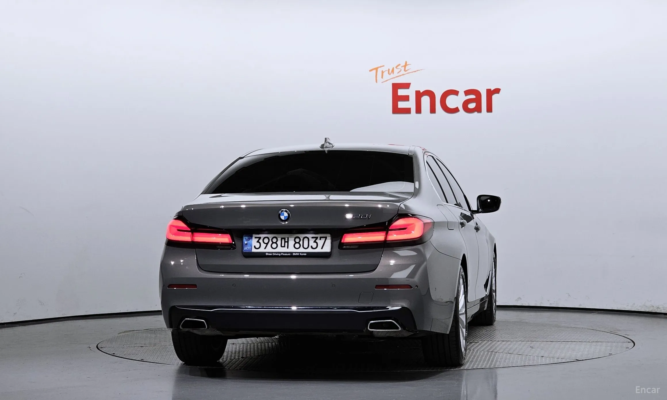 BMW 5 Series (G30) превью 3