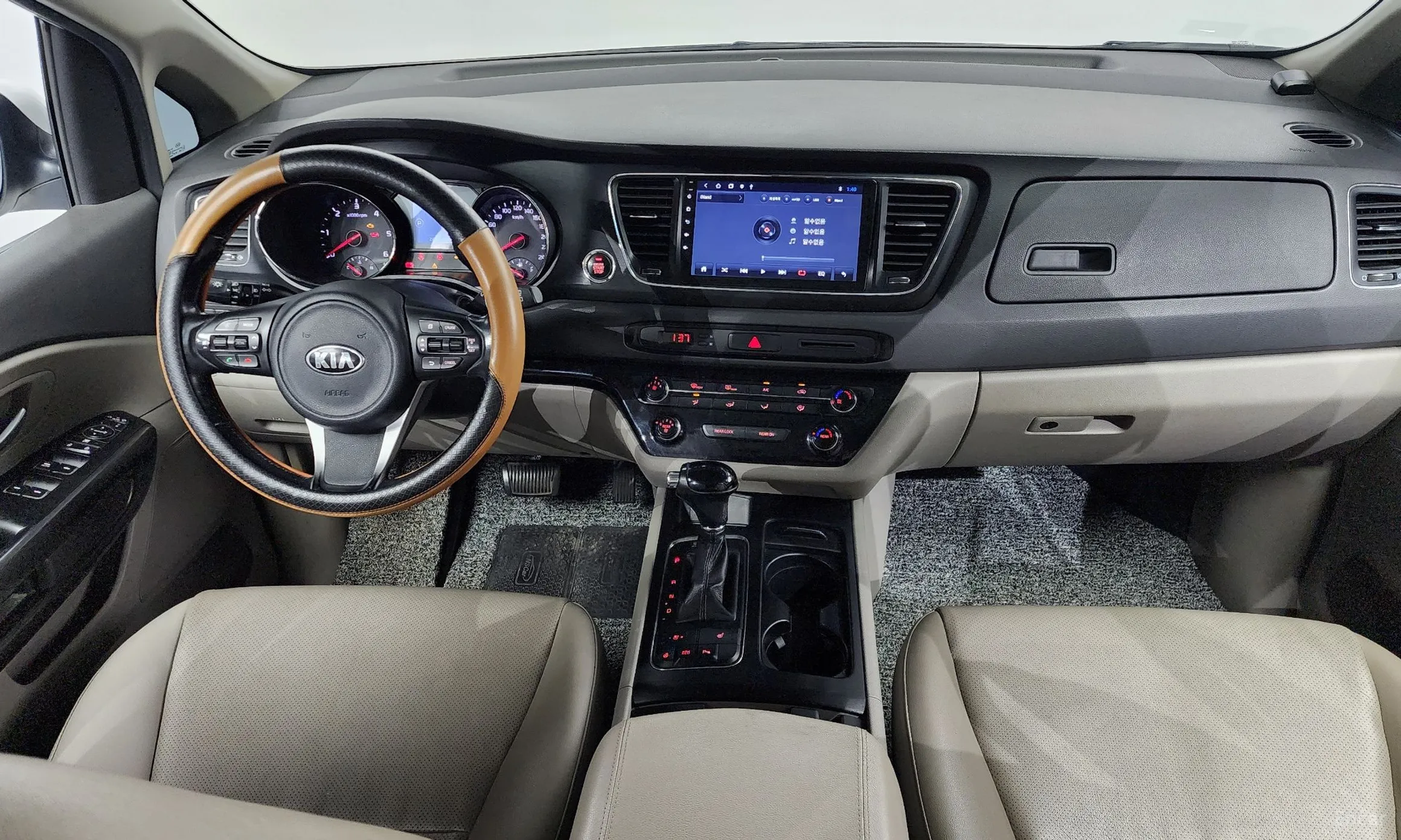 Kia Carnival превью 4