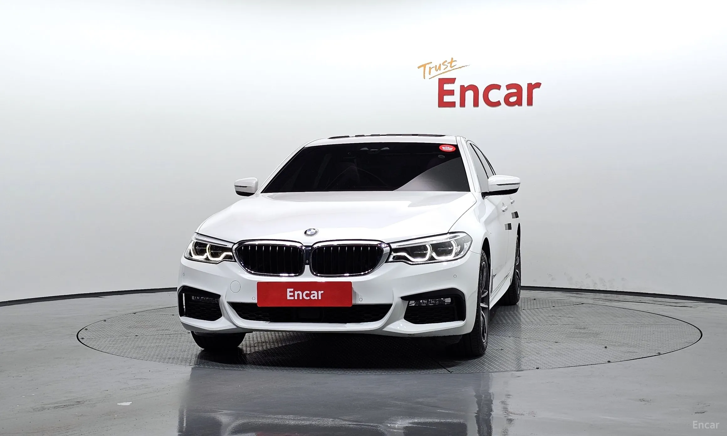 BMW 5 Series (G30) превью 2