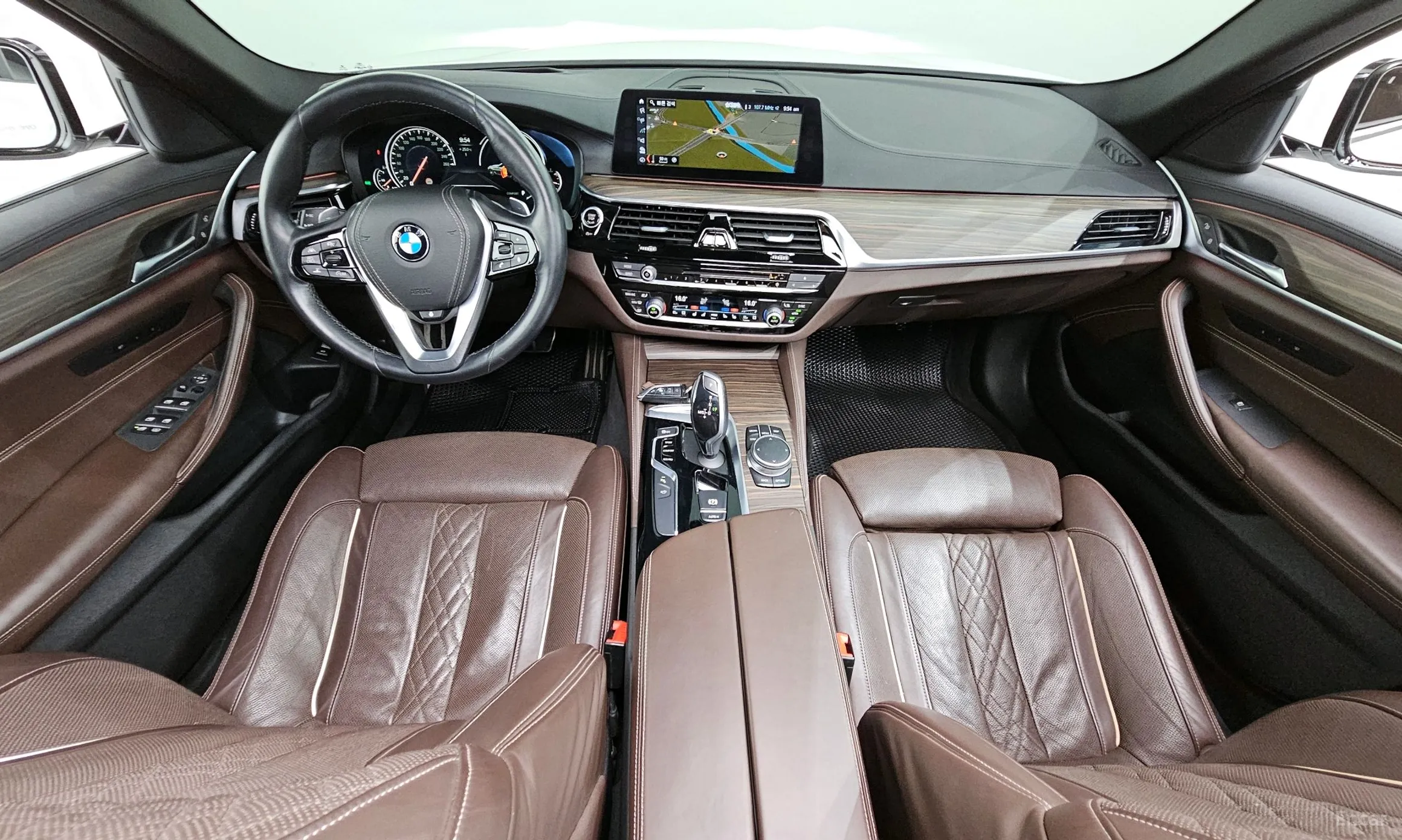 BMW 5 Series (G30) превью 4