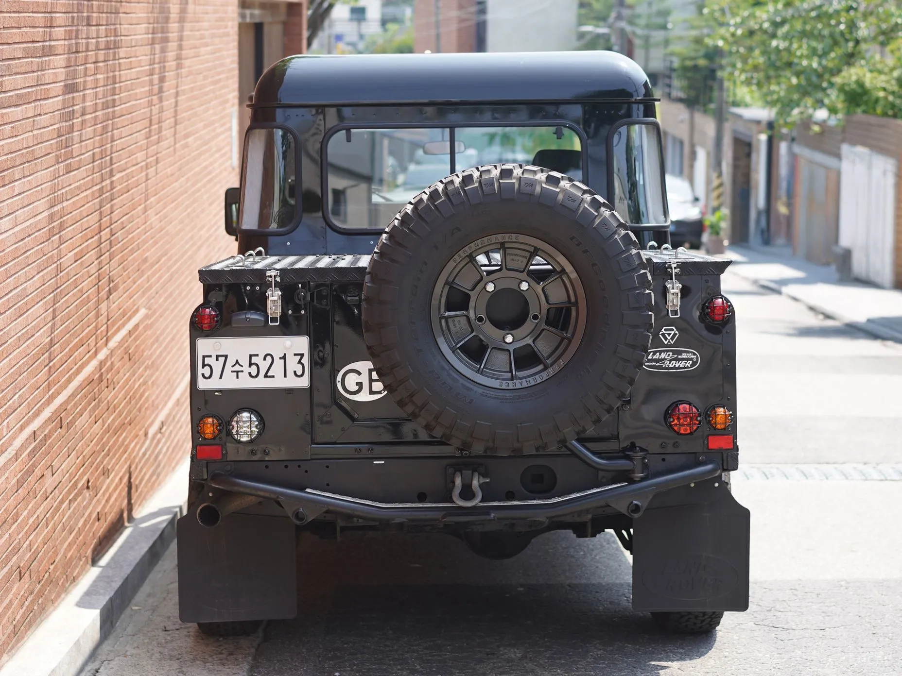 Land Rover Defender превью 3