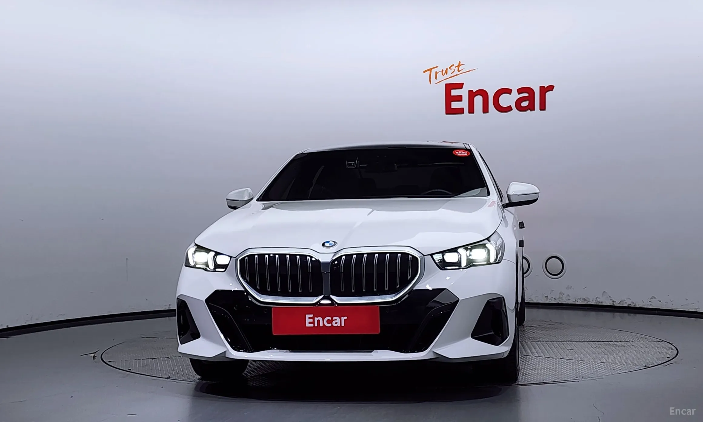 BMW 5 Series (G60) превью 2