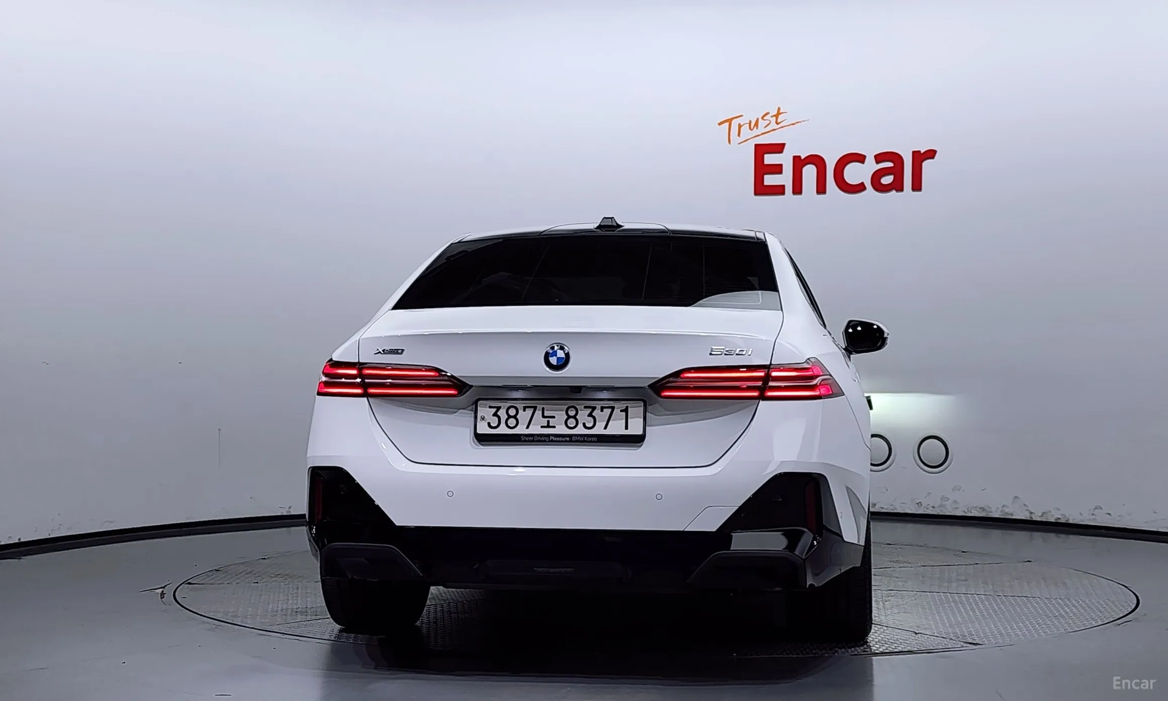 BMW 5 Series (G60) превью 3